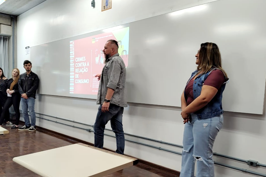 PCPR participa de aula em universidade de Curitiba
