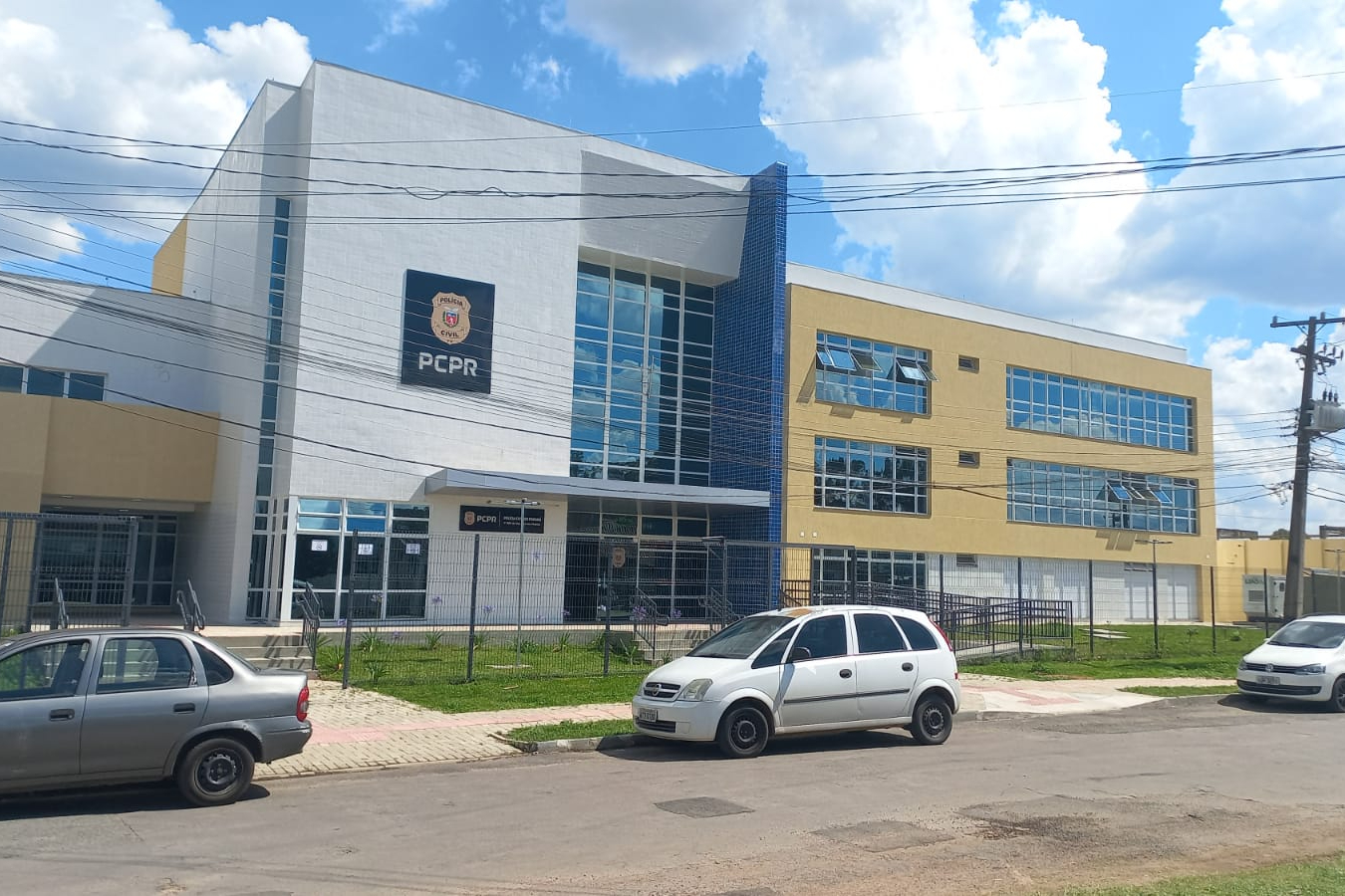 Fachada da delegacia de São José dos Pinhais