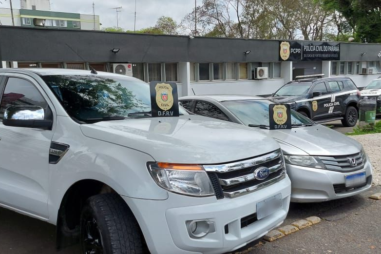 Veículos recuperados em pátio de delegacia