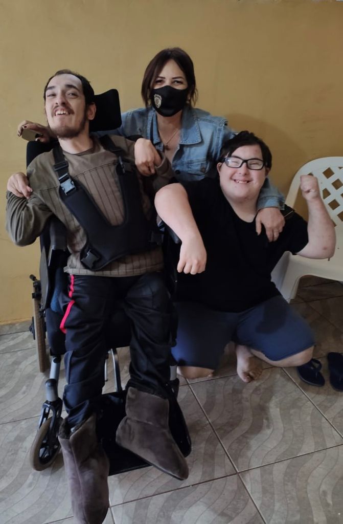 PCPR visita jovem e realiza sonho de conhecer agentes de segurança pública