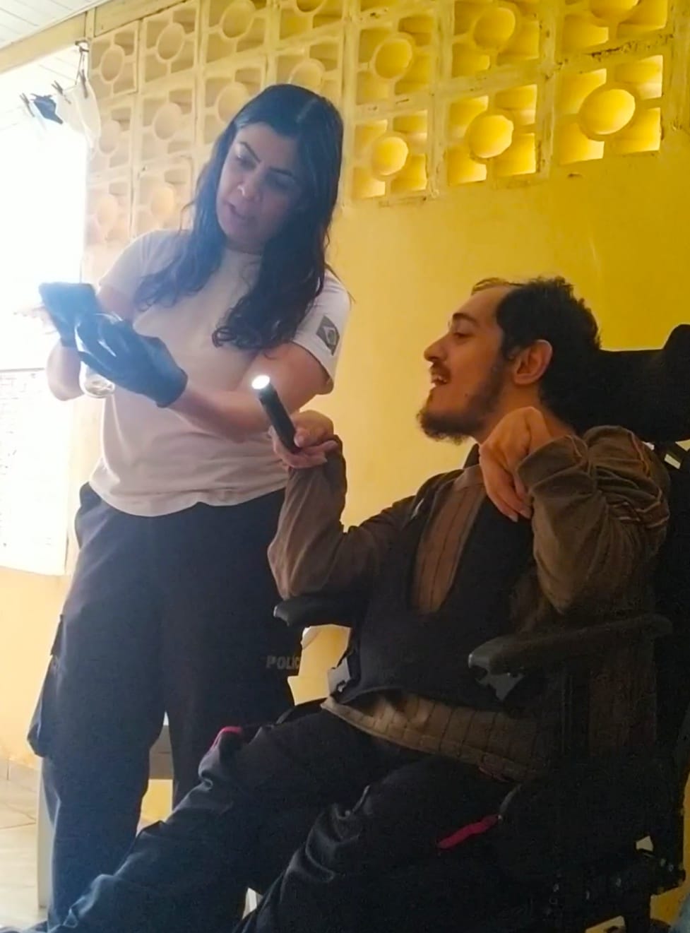 PCPR visita jovem e realiza sonho de conhecer agentes de segurança pública