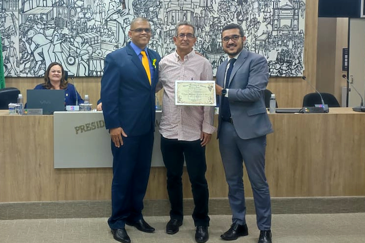 Delegado da PCPR recebe homenagem do legislativo de Colombo