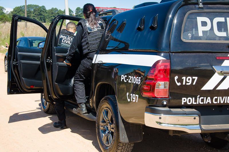 PCPR e PMPR prende homem e apreende armas de fogo e munições