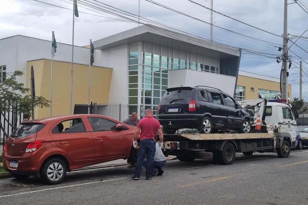 PCPR inicia nova etapa de remoção de veículos apreendidos em delegacias da RMC