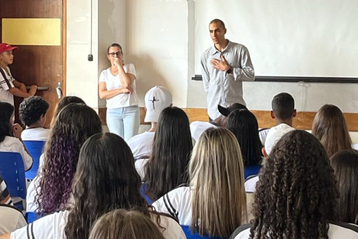 PCPR realiza palestra em Colégio Estadual de Primeiro de Maio
