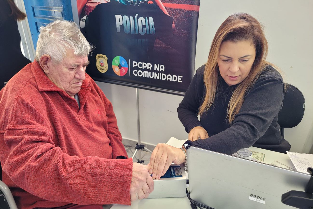 PCPR na Comunidade confecciona carteira de identidade em escola de Curitiba