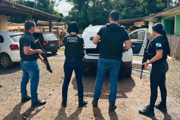 PCPR prende três pessoas condenadas por tráfico de drogas em Jaguariaíva