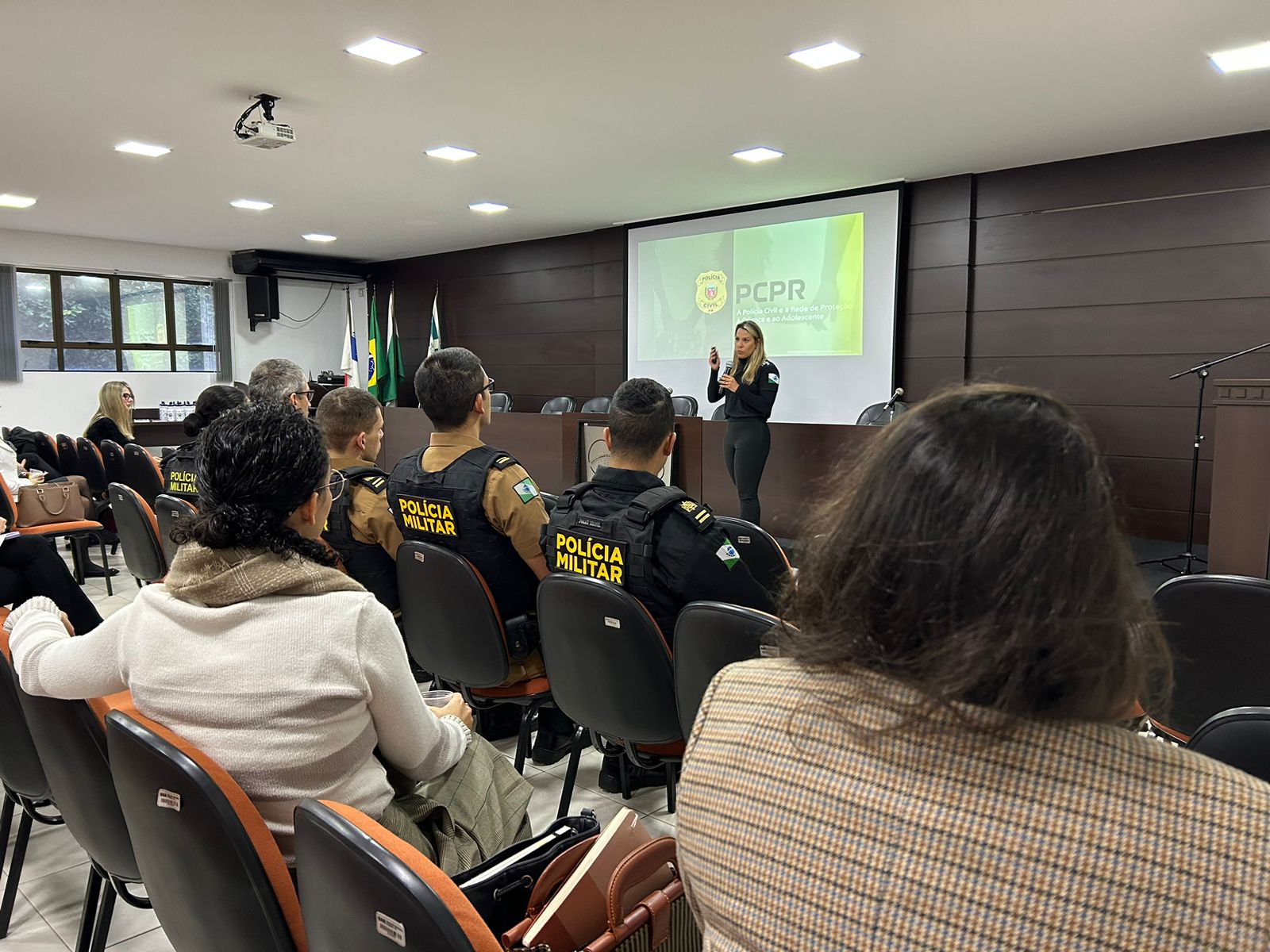 PCPR ministra palestra para rede de apoio e proteção à crianças e ao adolescentes em Foz do Iguaçu