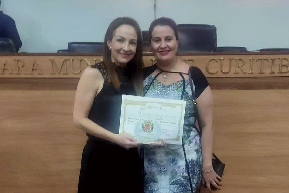 Delegada da PCPR recebe prêmio na Câmara Municipal de Curitiba