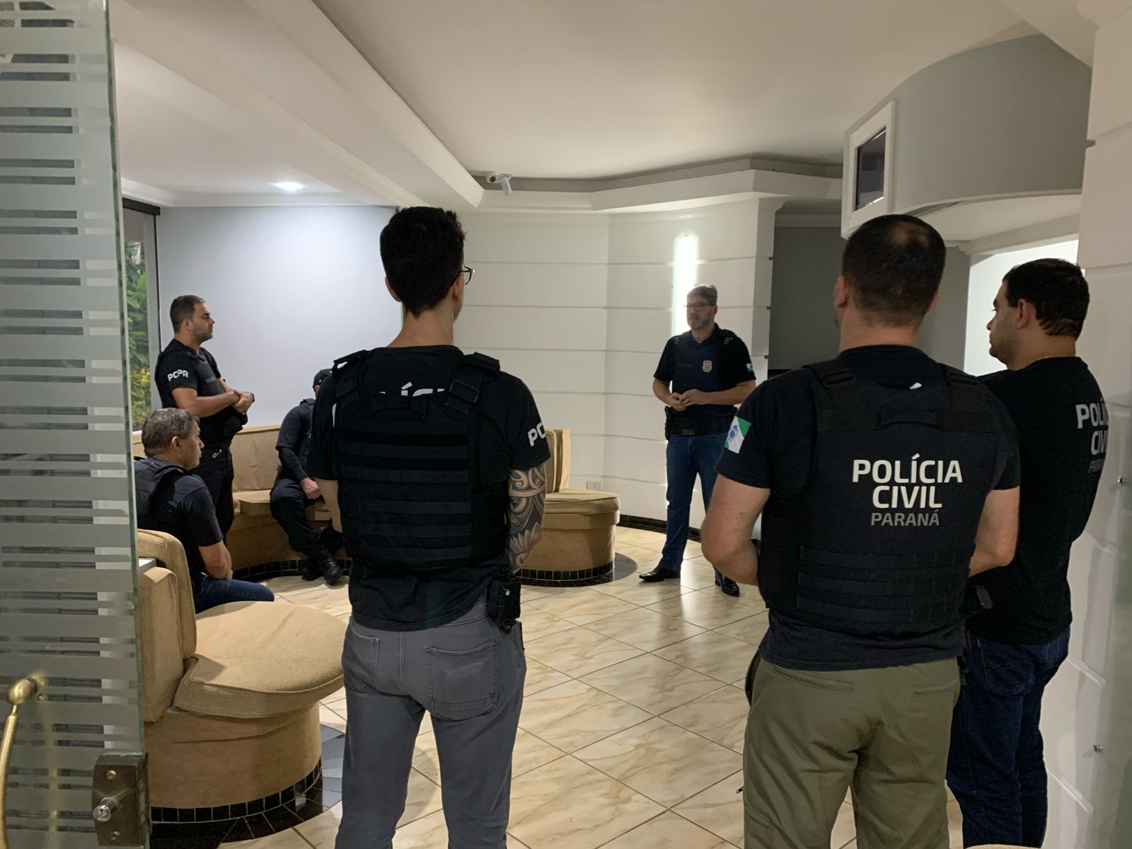 PCPR apreende munições, drogas e resgata pássaros em Bandeirantes