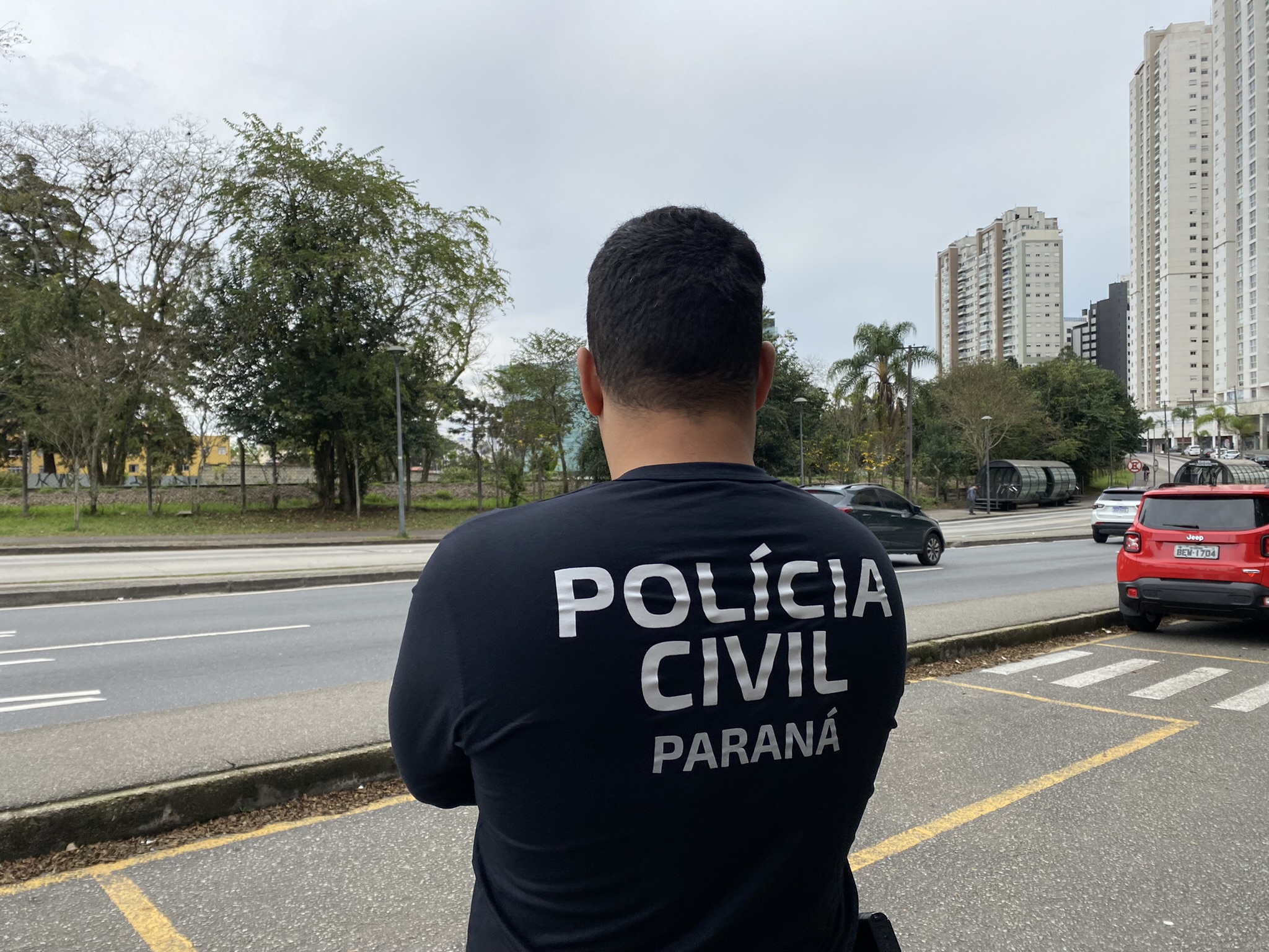 PCPR prende duas pessoas por furto de cabos em Curitiba