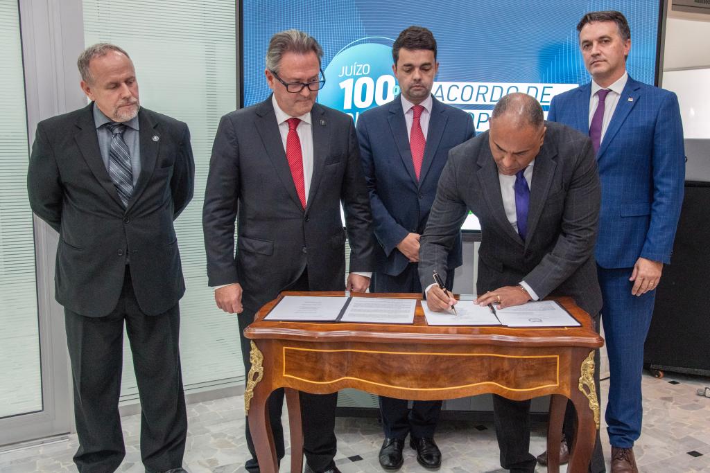 PCPR firma parceria interinstitucional para ampliar acesso ao programa Justiça 4.0