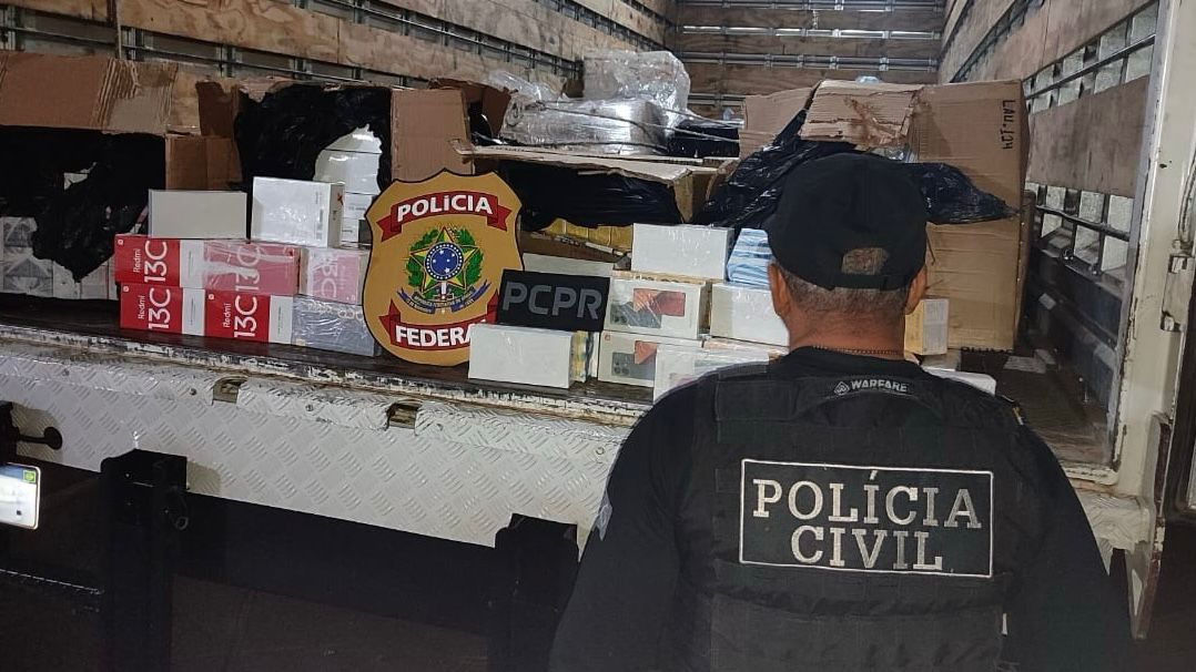 PCPR e PF prendem dois homens em flagrante por descaminho e apreendem celulares contrabandeados em Corbélia