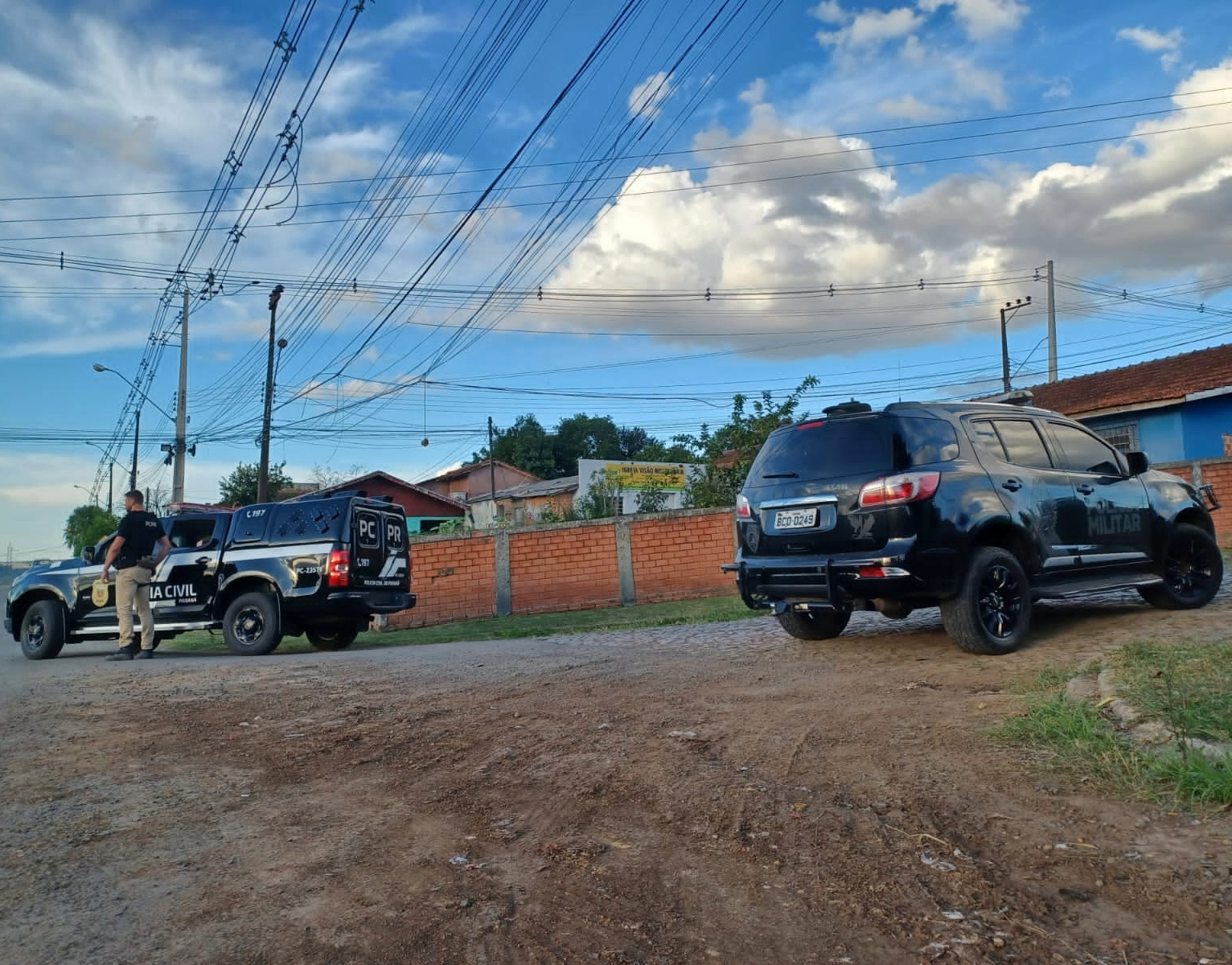 PCPR e PMPR prendem dois homens em operação contra suspeitos de atirarem em policiais militares em Irati