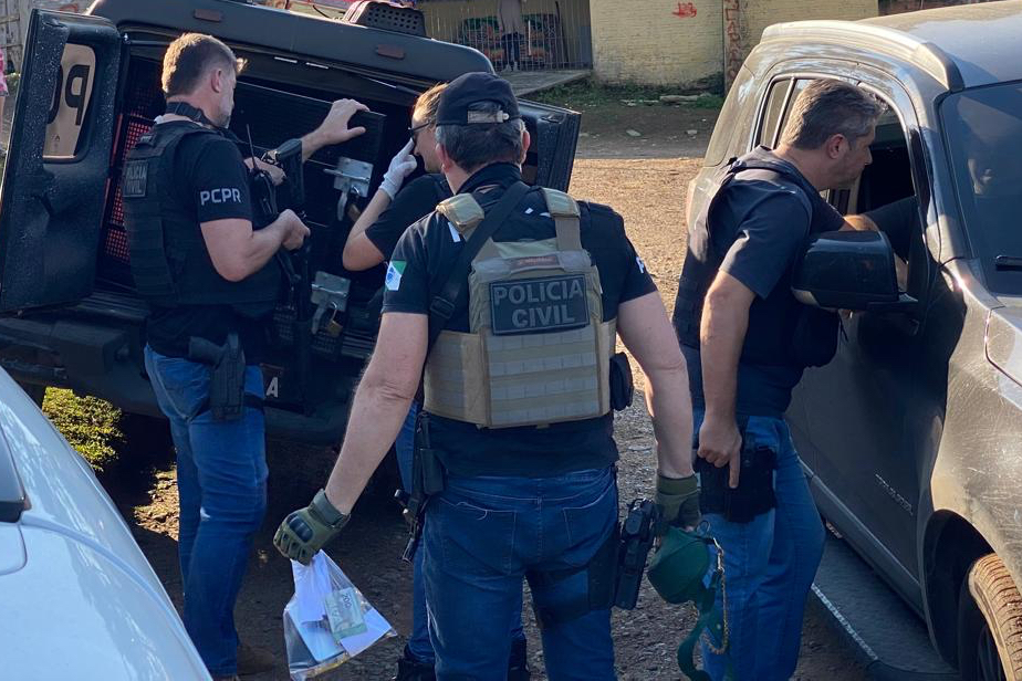 PCPR, PMPR e GM prendem três pessoas e apreendem R$ 80 mil em ação de combate ao tráfico de drogas em Ponta Grossa