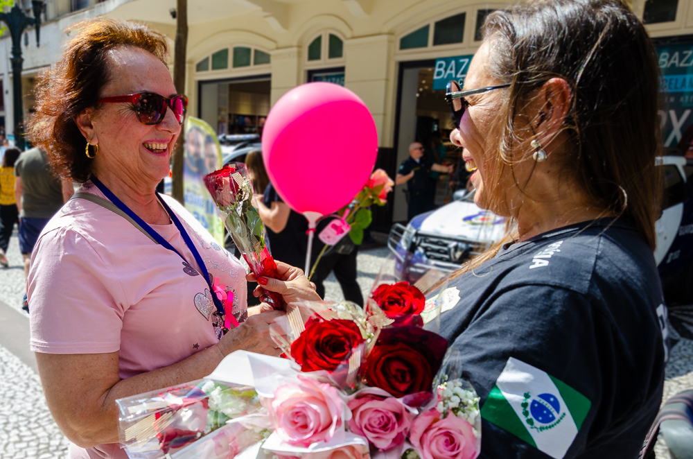 PCPR participa de caminhada e ações da Campanha Outubro Rosa em Curitiba