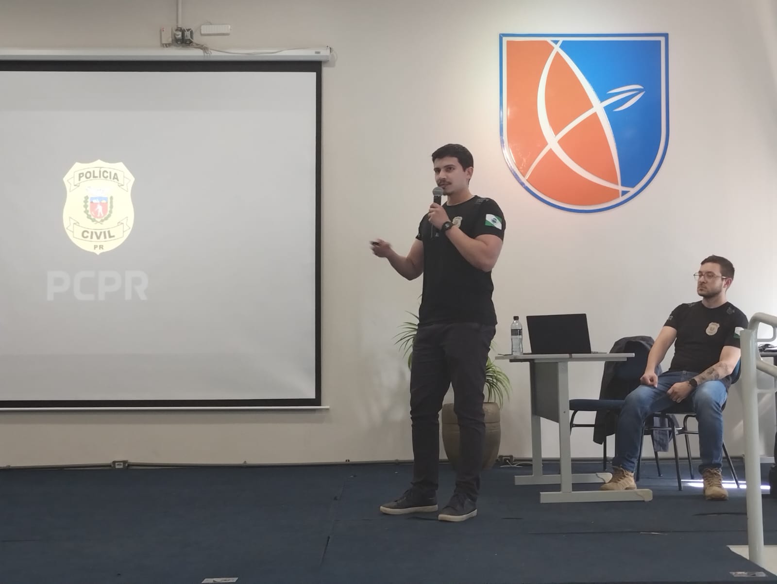 PCPR reúne agentes e delegados para troca de experiências em investigações de homicídios em Guarapuava