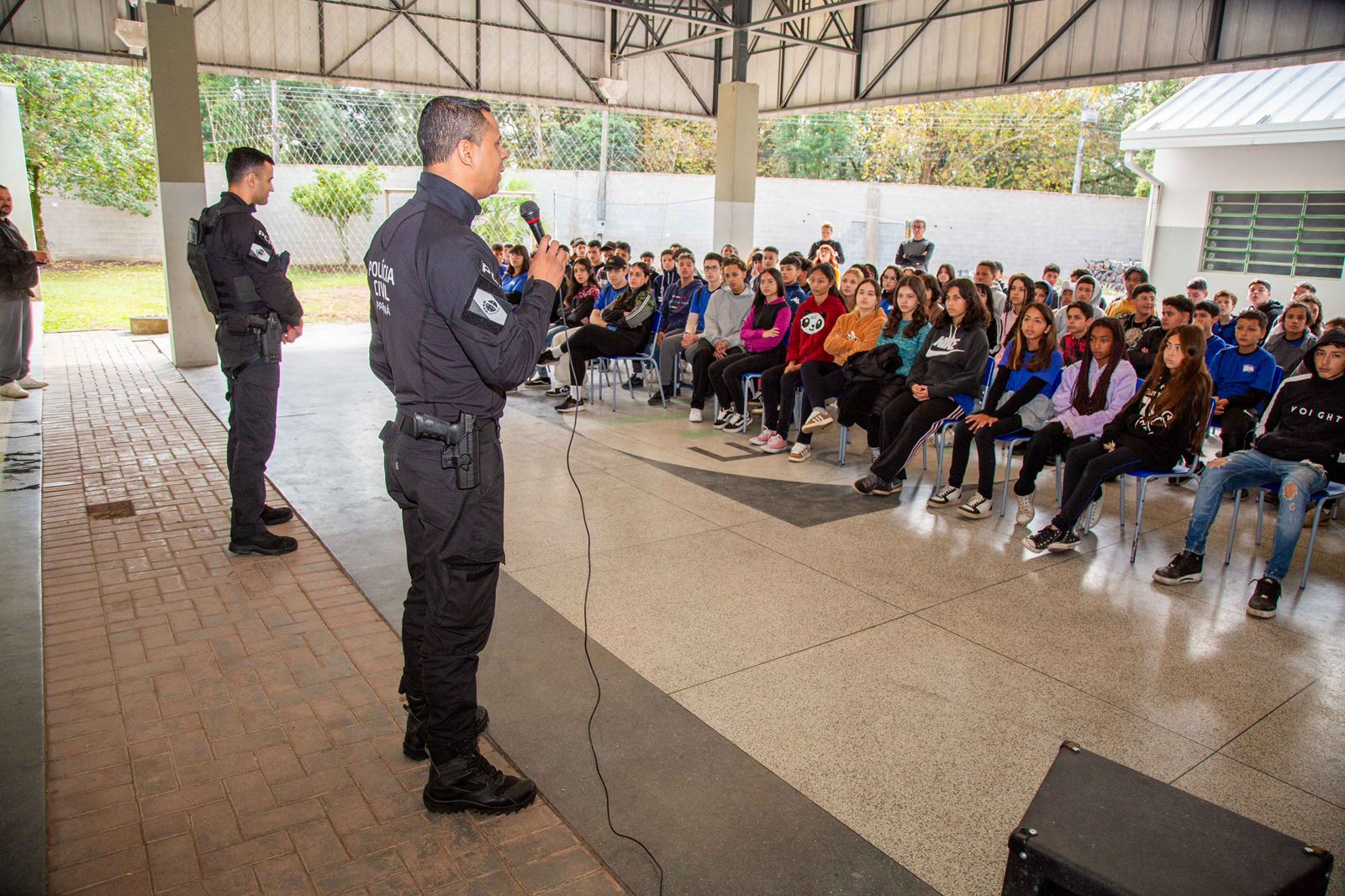 PCPR realiza palestra sobre cidadania e responsabilidade para alunos do ensino médio em Piraquara