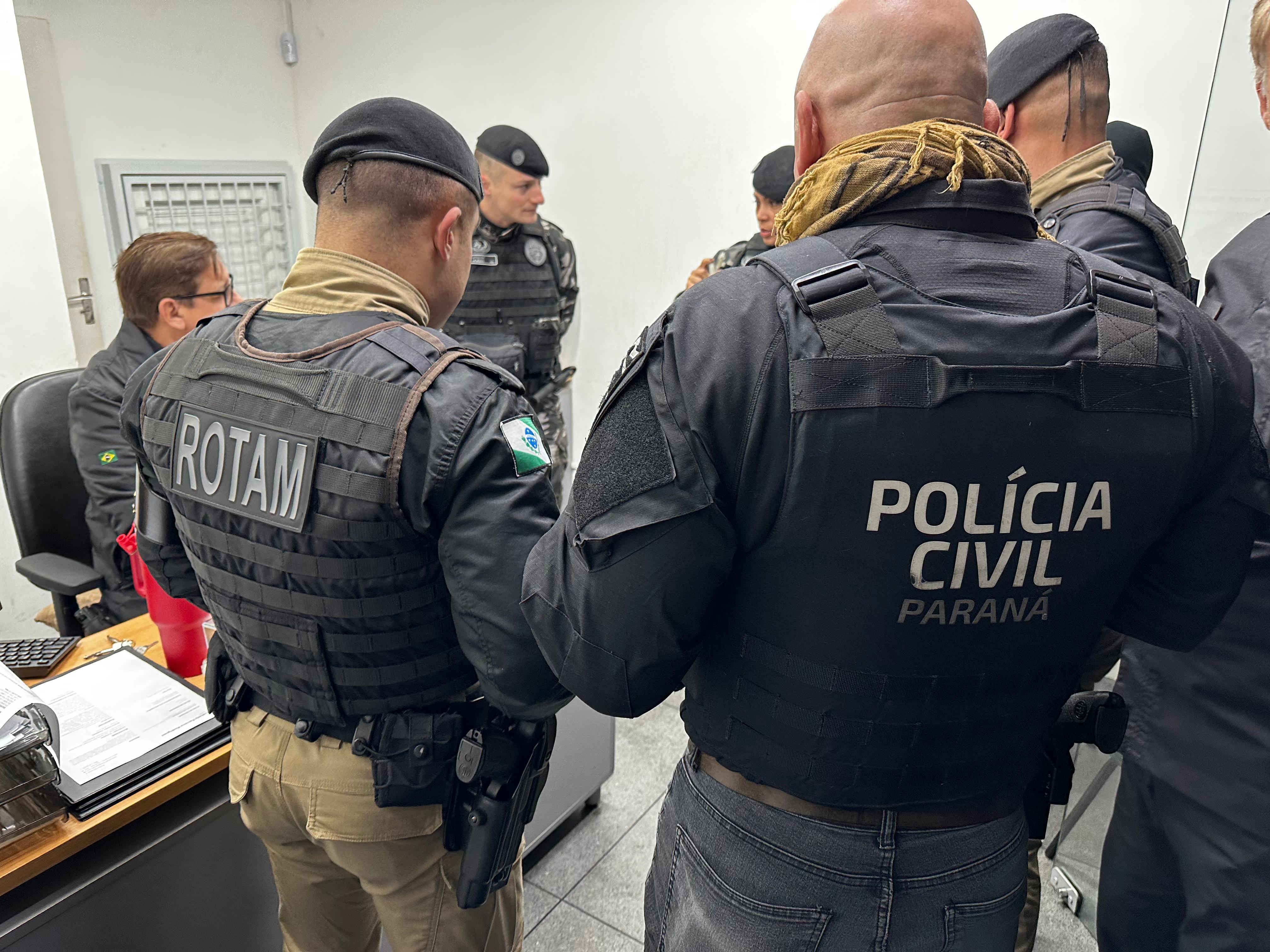 PCPR e PMPR prendem três pessoas em operação no bairro Parolin, em Curitiba