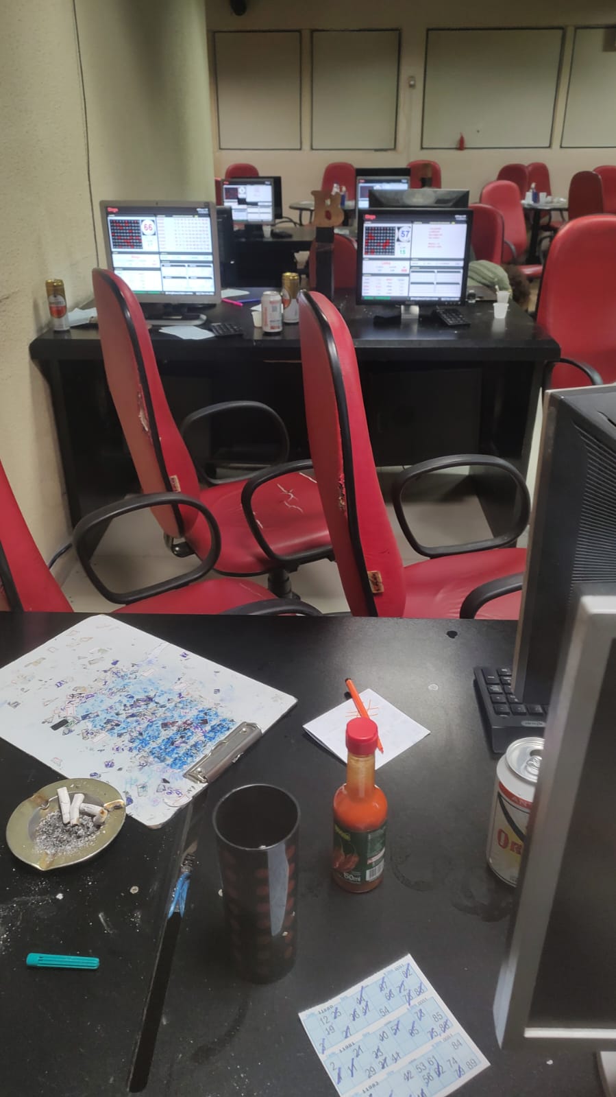 PCPR e PMPR fecham bingo clandestino e apreendem R$ 3 mil em Curitiba