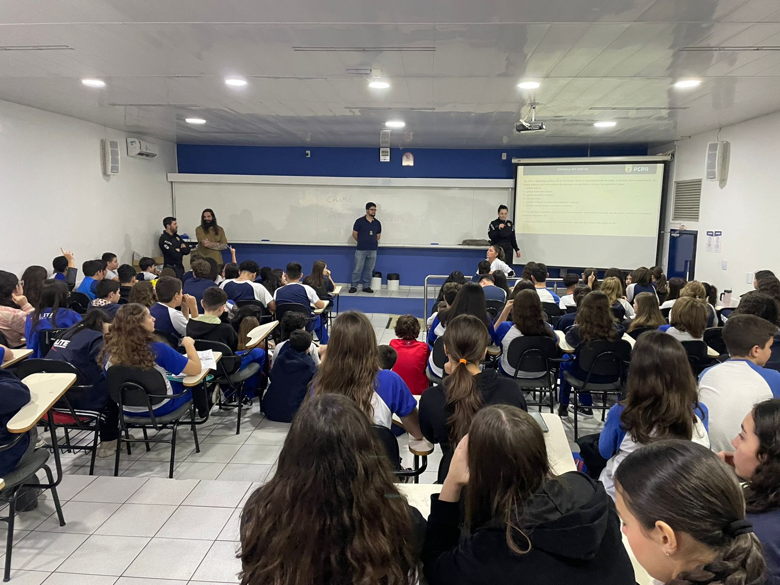 PCPR realiza palestra educativa sobre investigação criminal em escola de Cascavel