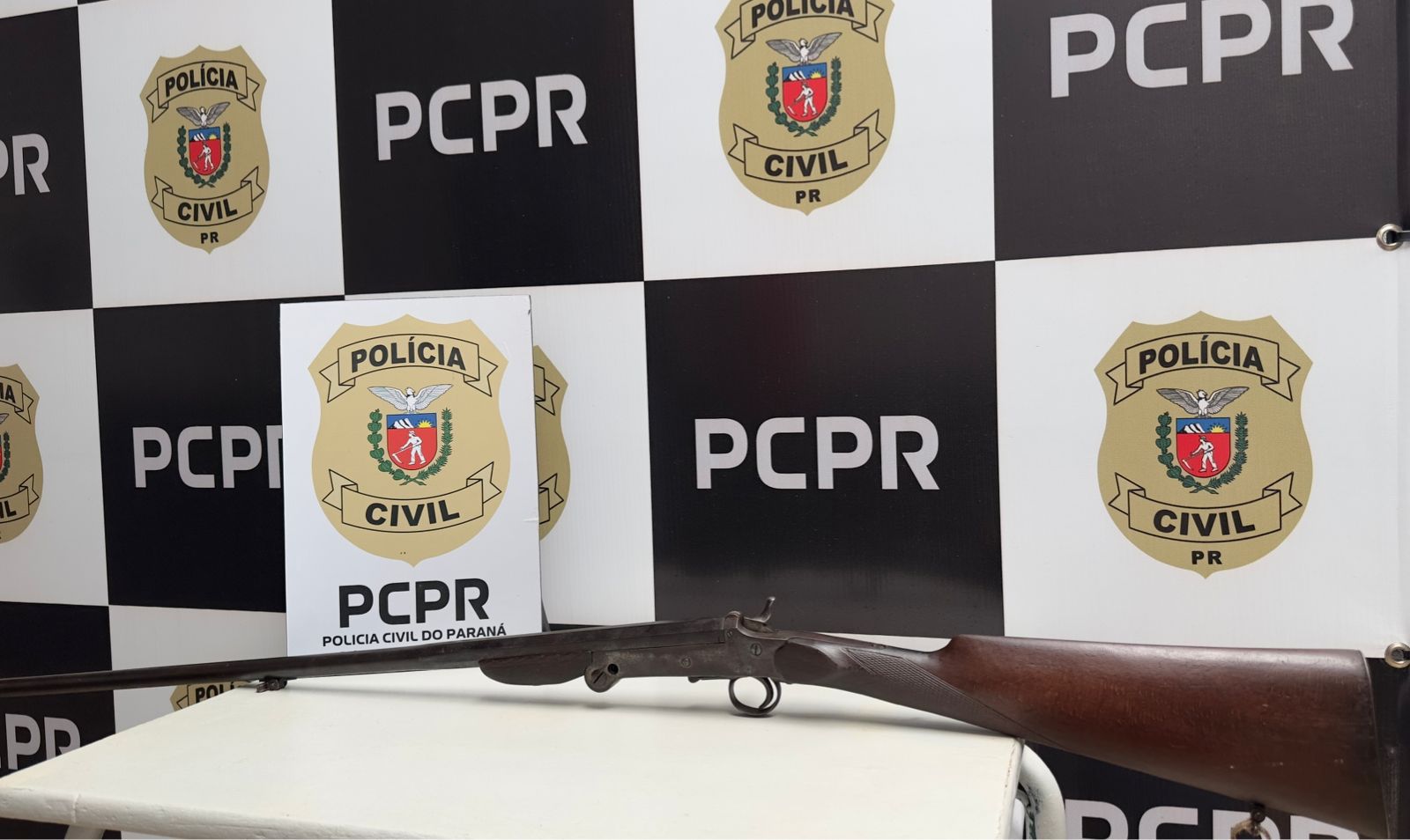 PCPR e PMPR prendem homem em flagrante por posse irregular de arma de fogo em Pérola