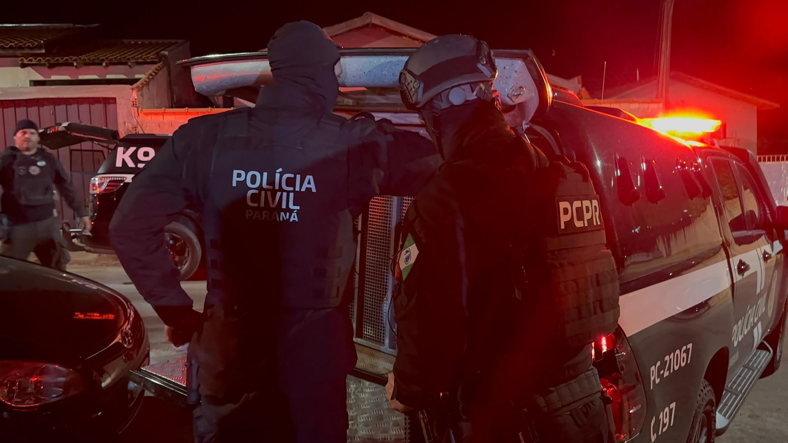 PCPR prende 12 em operação contra organização criminosa envolvida com tráfico e tribunal do crime em Jacarezinho