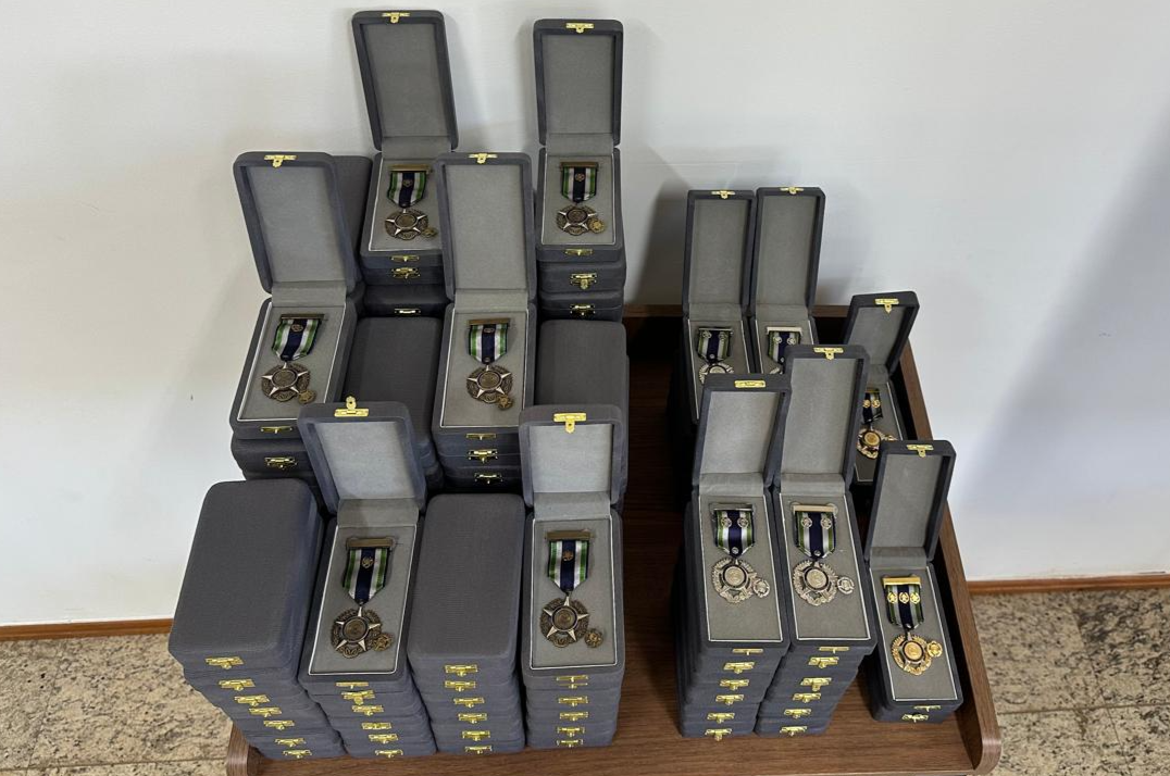 PCPR homenageia 117 servidores com Medalhas de Serviço Policial em Londrina