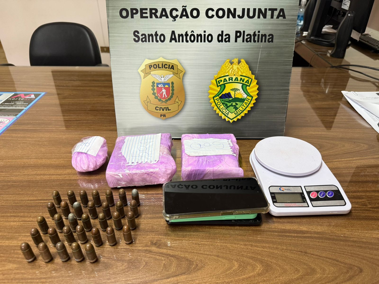 PCPR e PMPR prendem dois homens por tráfico de drogas em Cambará