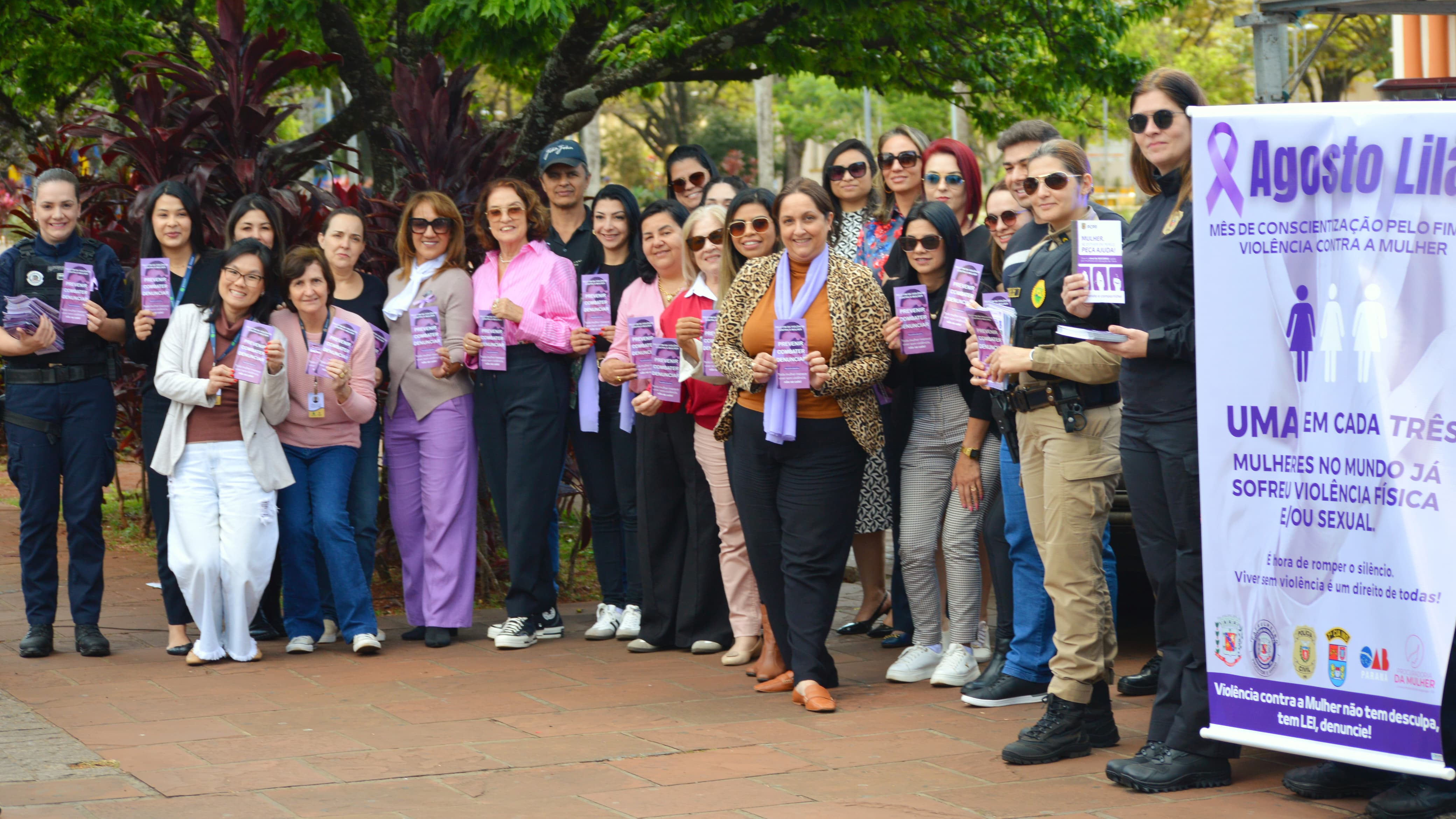PCPR participa de blitz informativa sobre Agosto Lilás em Arapongas