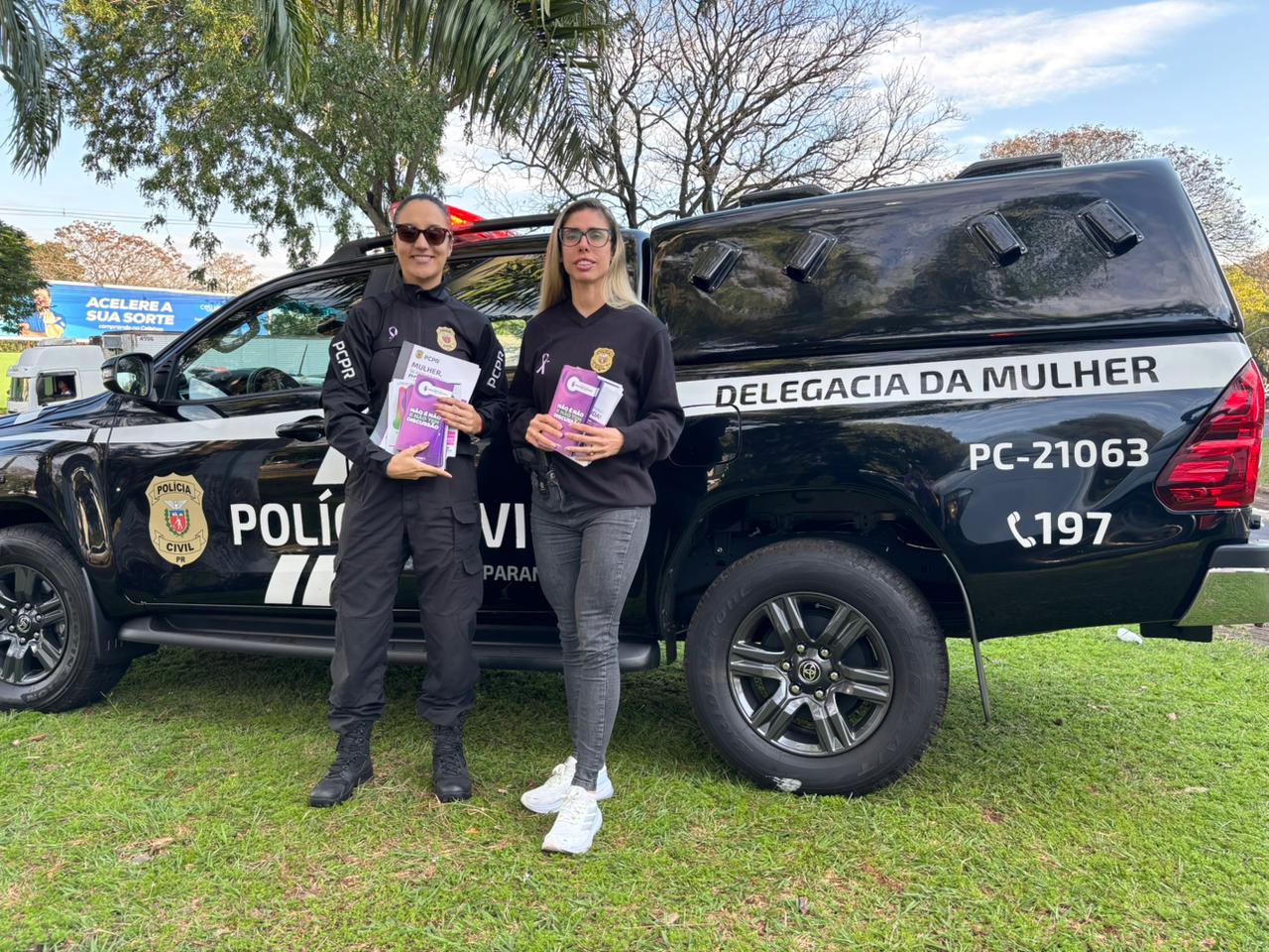 PCPR participa de blitz informativa promovida pela Secretaria da Mulher de Foz do Iguaçu