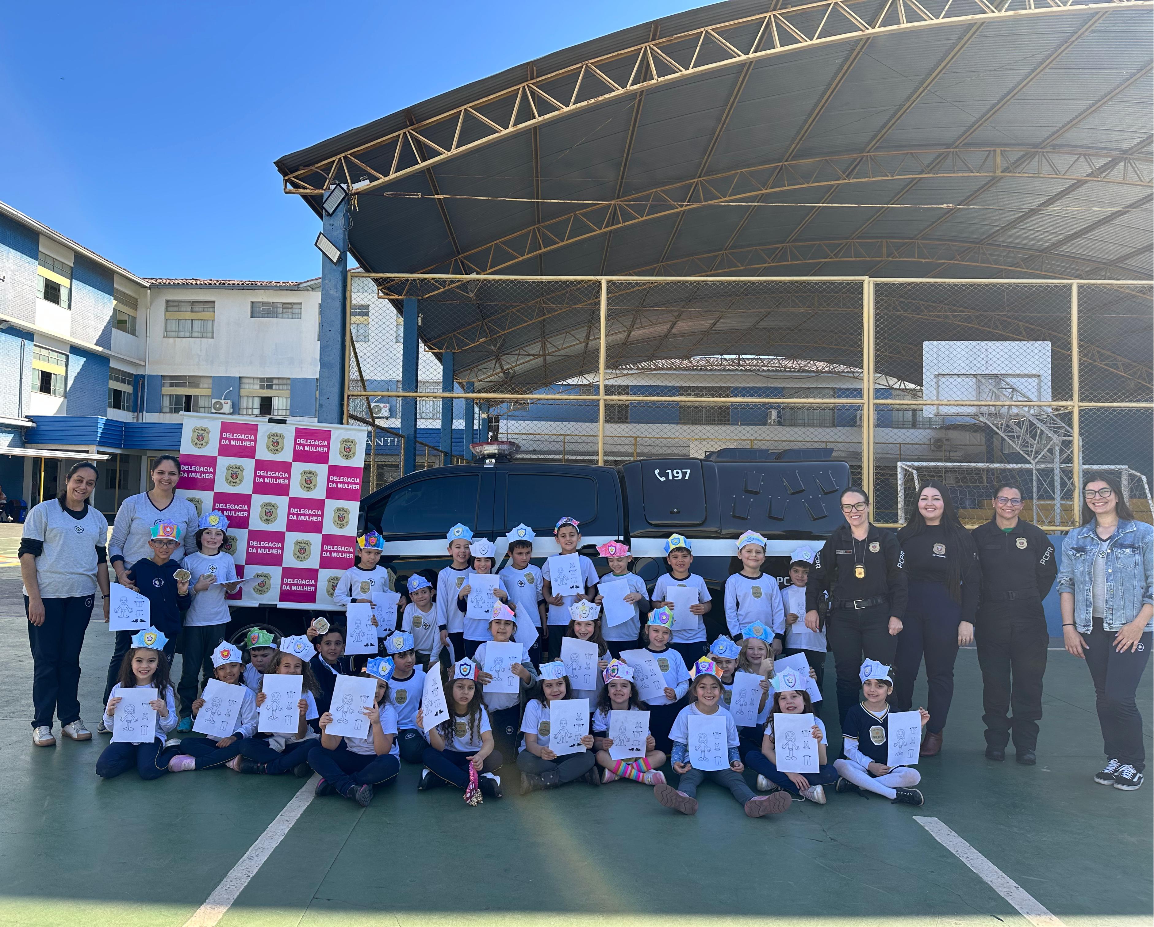 PCPR participa de atividade escolar sobre profissões em inglês em Apucarana