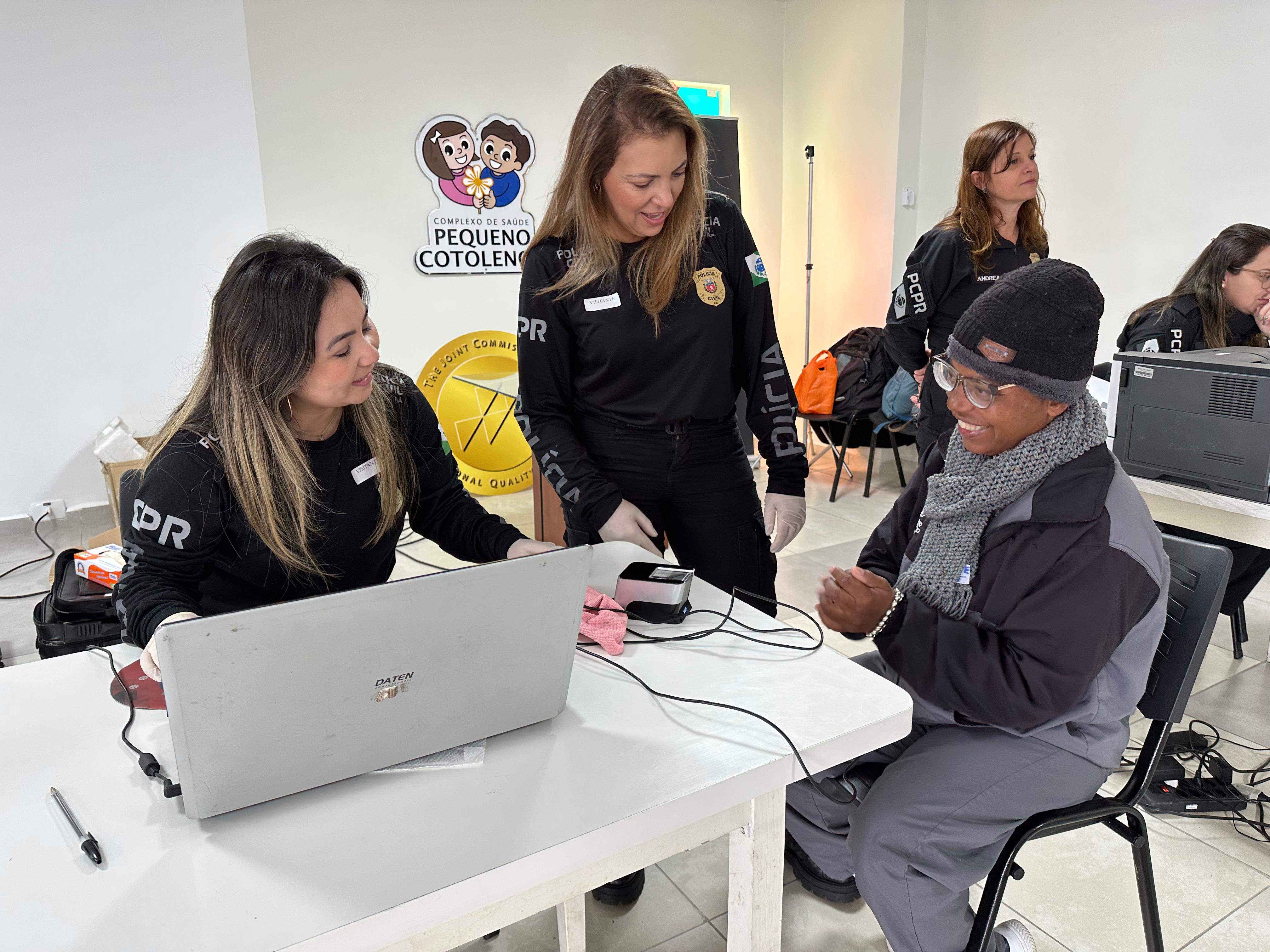 PCPR na Comunidade emite 230 carteiras de identidade para internos do Pequeno Cotolengo em Curitiba