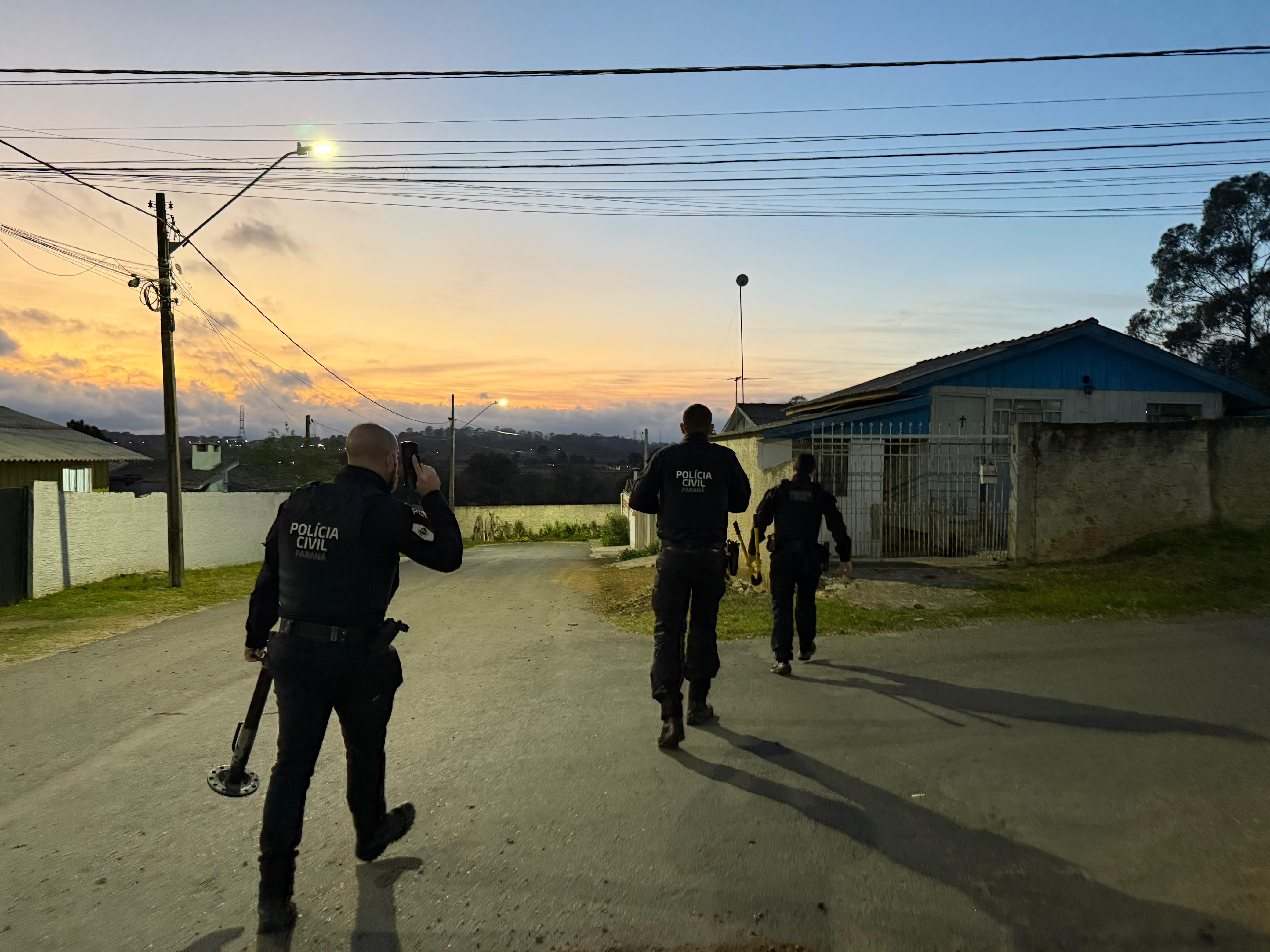PCPR prende dupla investigada por homicídio e tráfico de drogas em Piraquara