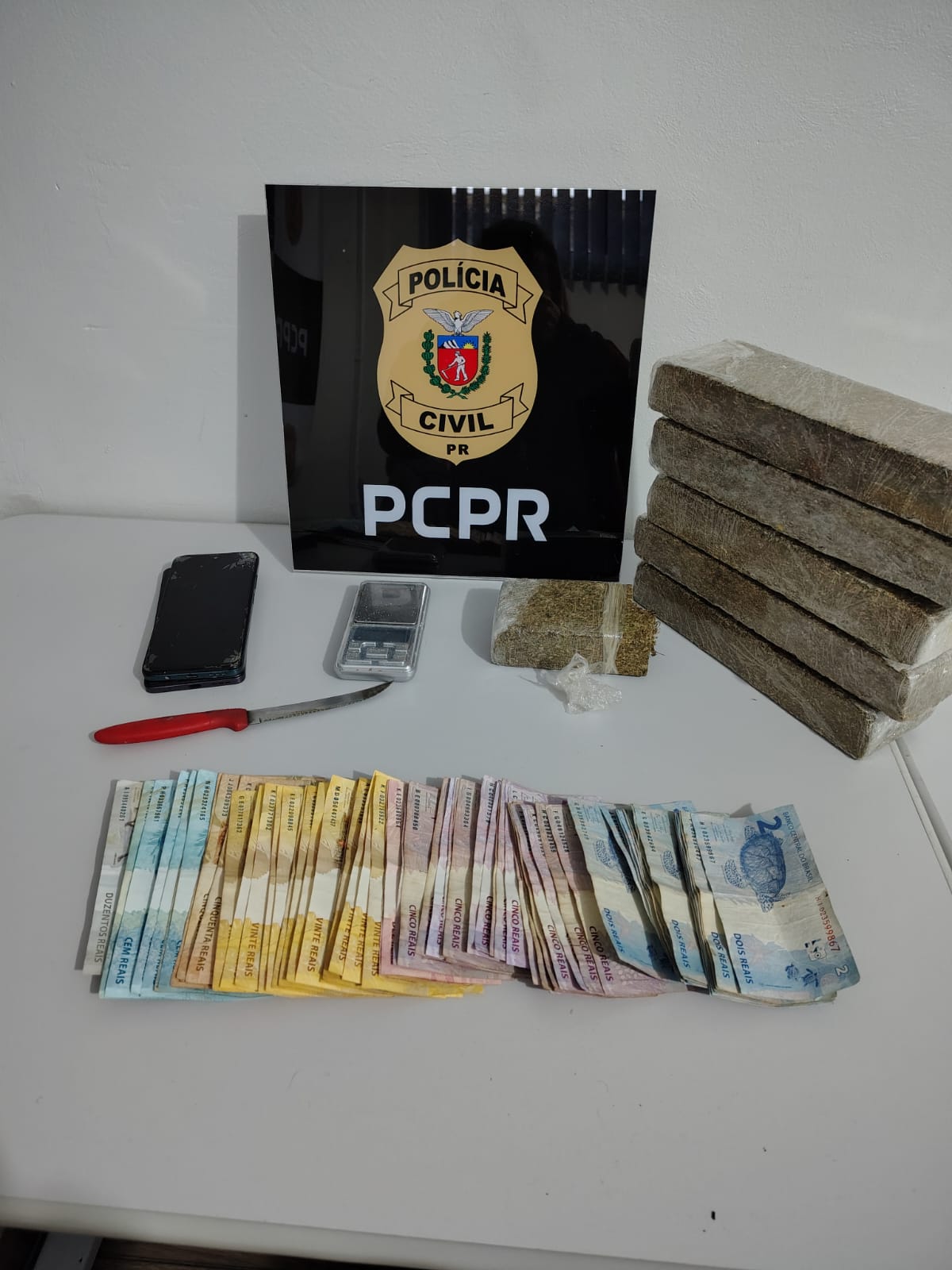 PCPR prende mulher e apreende adolescente por tráfico de drogas em São Mateus do Sul