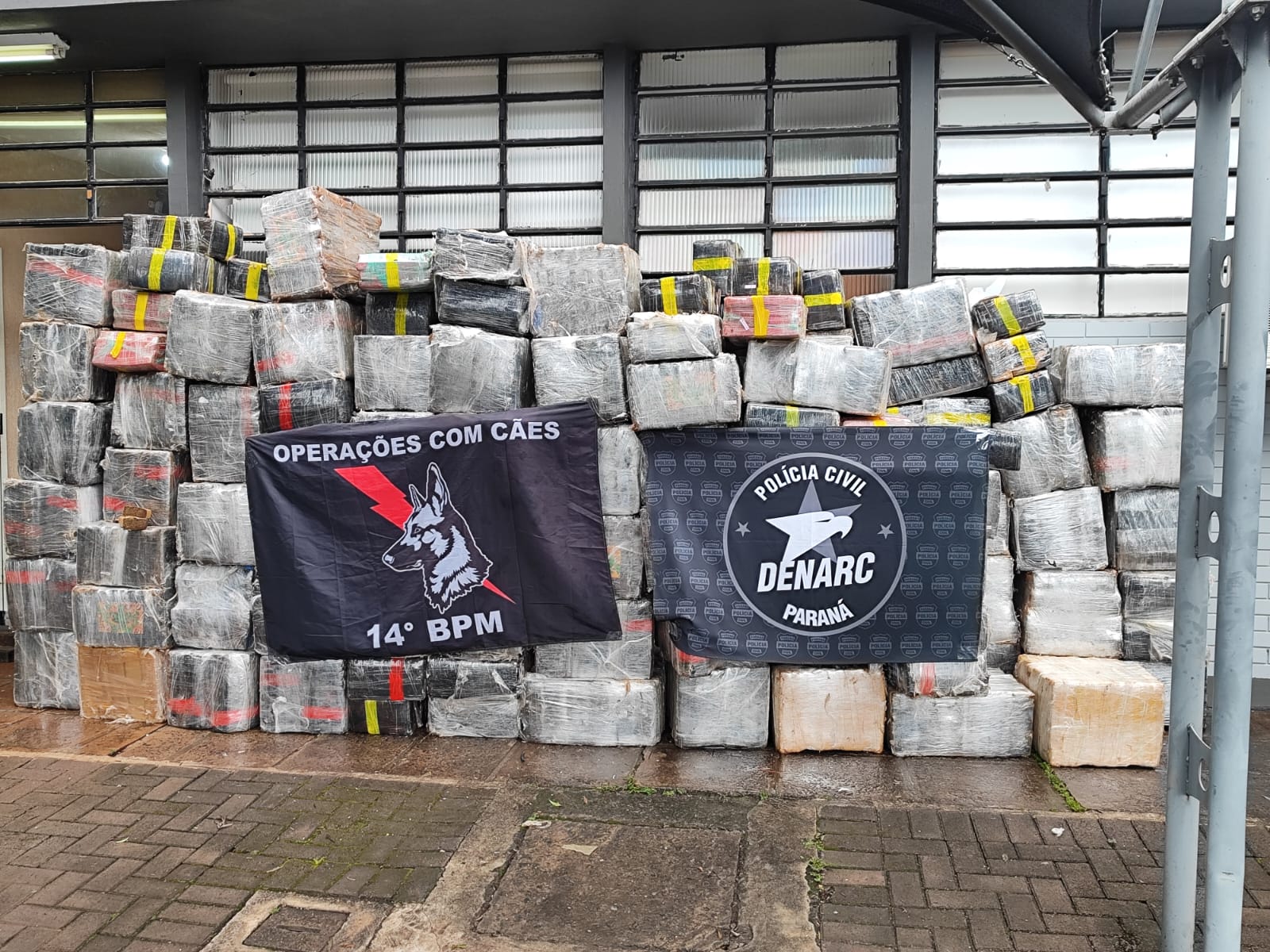 PCPR e PMPR apreendem mais de 4 toneladas de maconha em São Miguel do Iguaçu