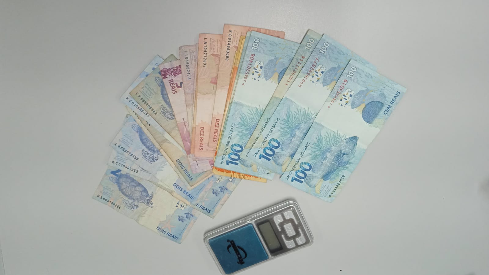 PCPR e PMPR prendem homem em flagrante por tráfico de drogas em Paranaguá