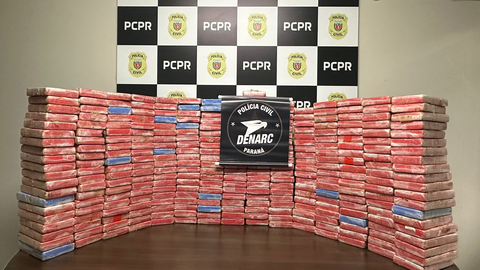 PCPR prende duas mulheres em flagrante e apreende mais de 328 quilos de cocaína na PR-280 em Vitorino
