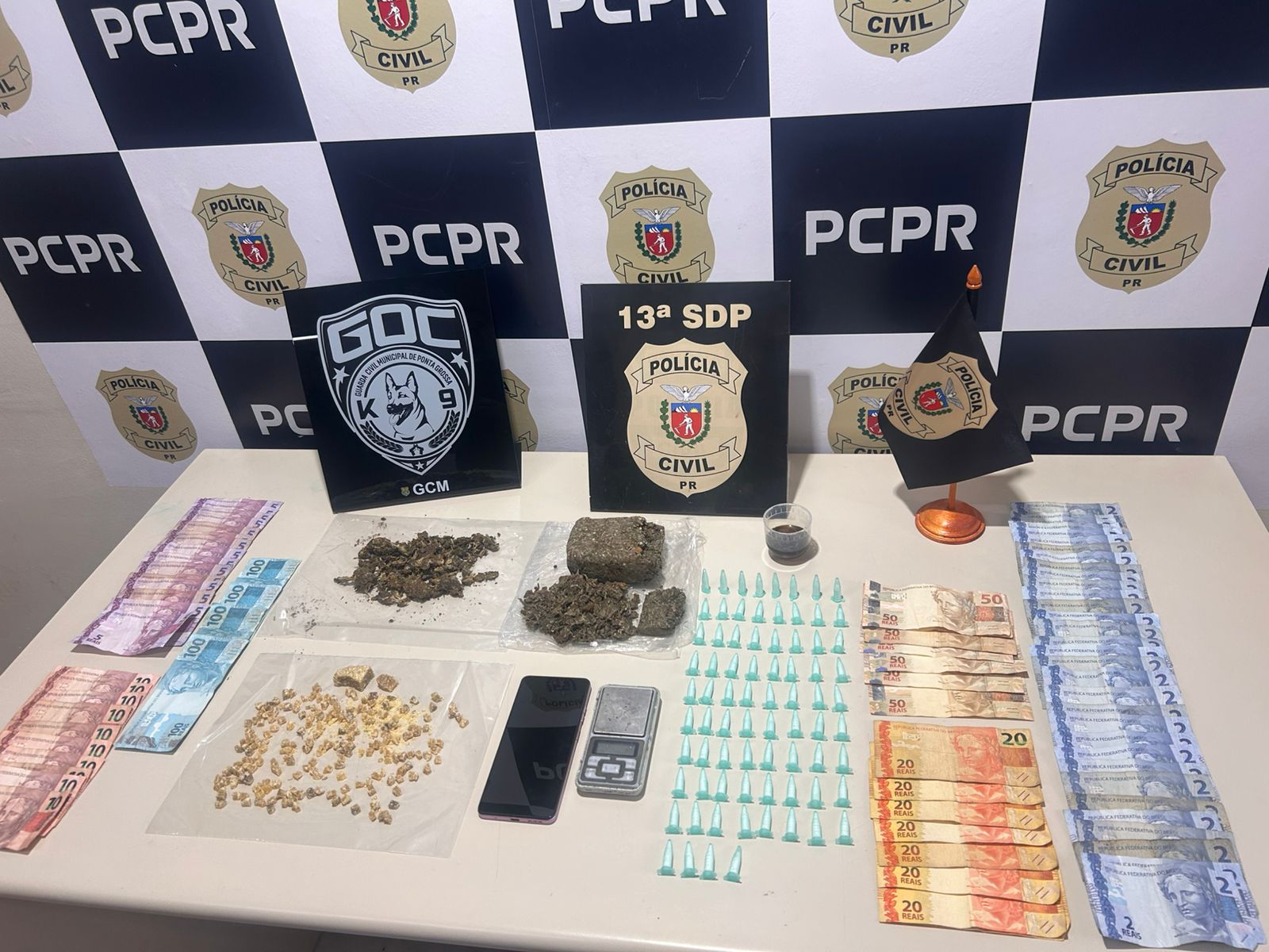 PCPR e GCM prendem em casal em flagrante por tráfico de drogas em Ponta Grossa