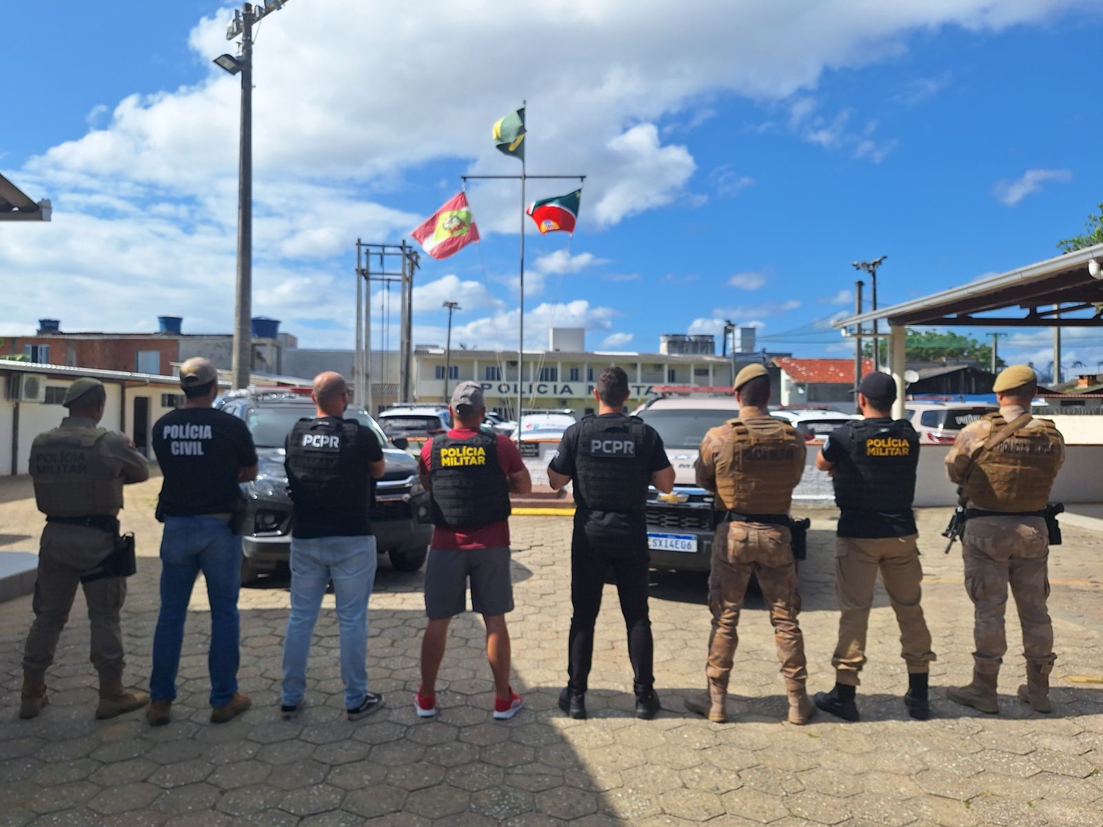 PCPR, PMPR, PCSC e PMSC prendem homem por homicídio e tráfico de drogas em Navegantes
