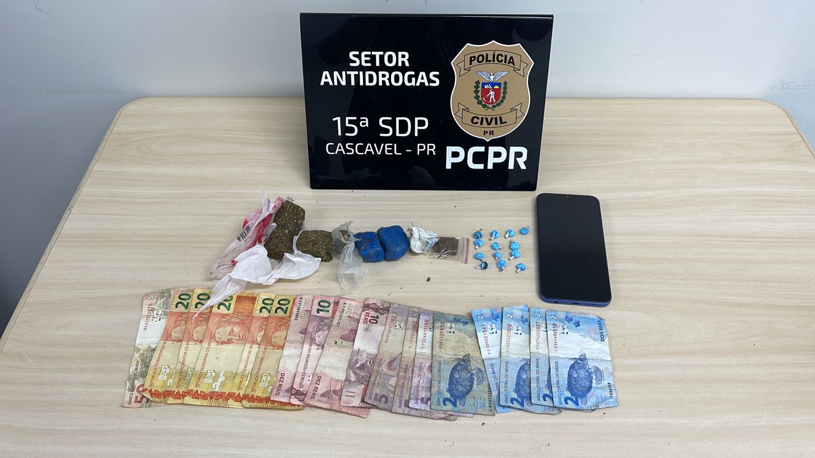 PCPR prende mulher em flagrante por tráfico de drogas em Cascavel