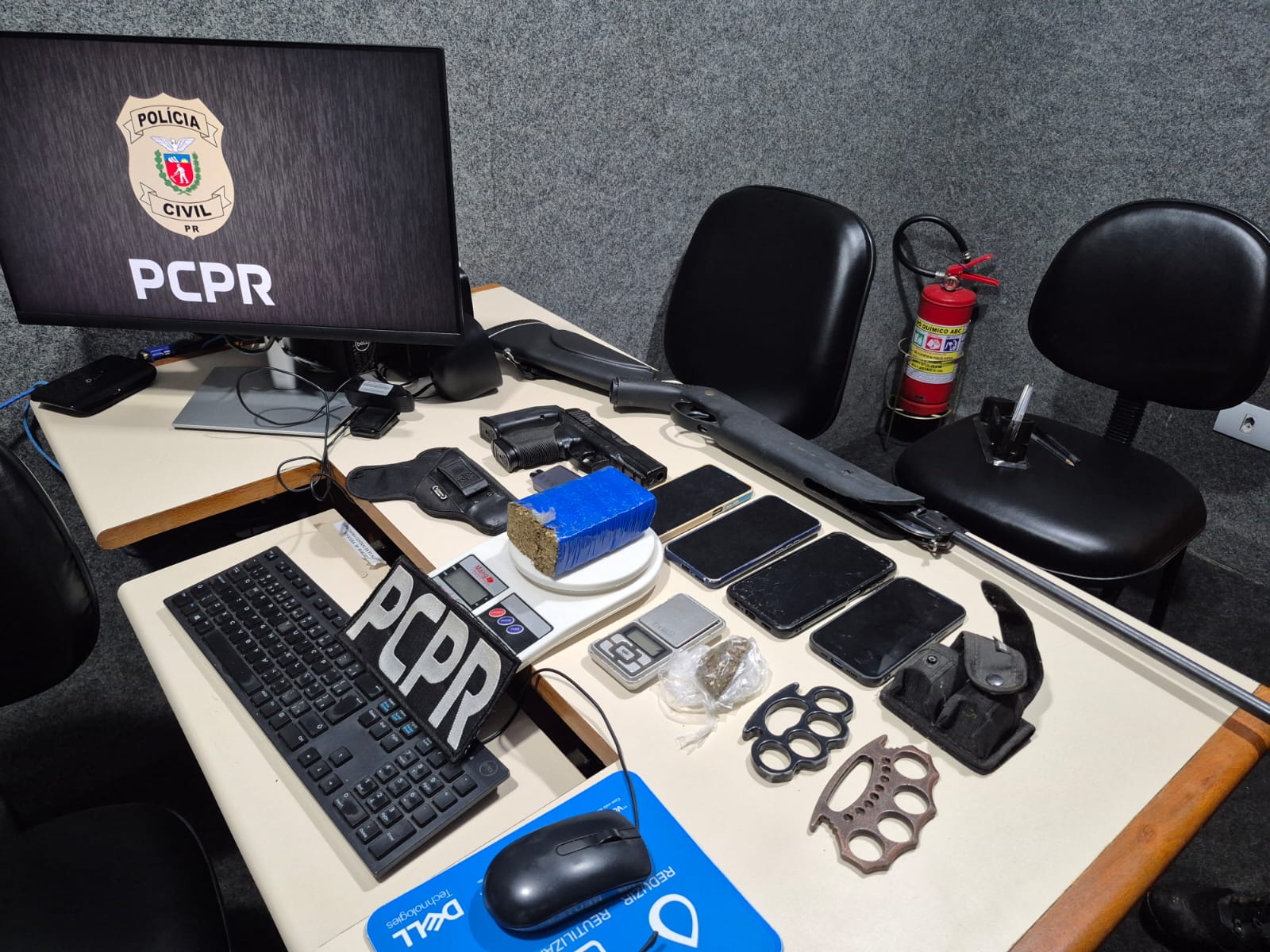 PCPR desarticula ponto de tráfico e prende duas pessoas durante operação em Jacarezinho 