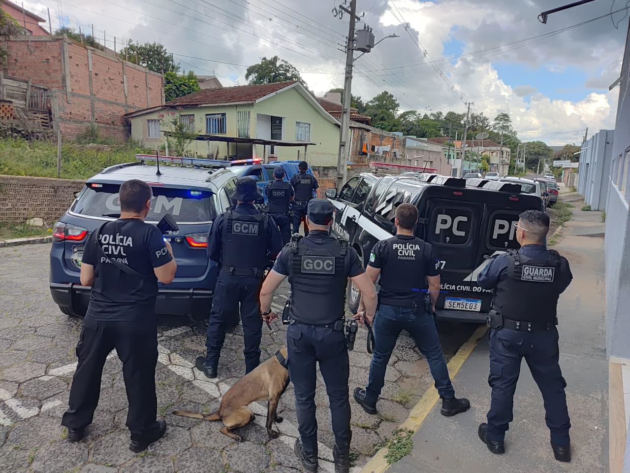 PCPR e GMs prendem homem em flagrante por tráfico de drogas em Jaguariaíva