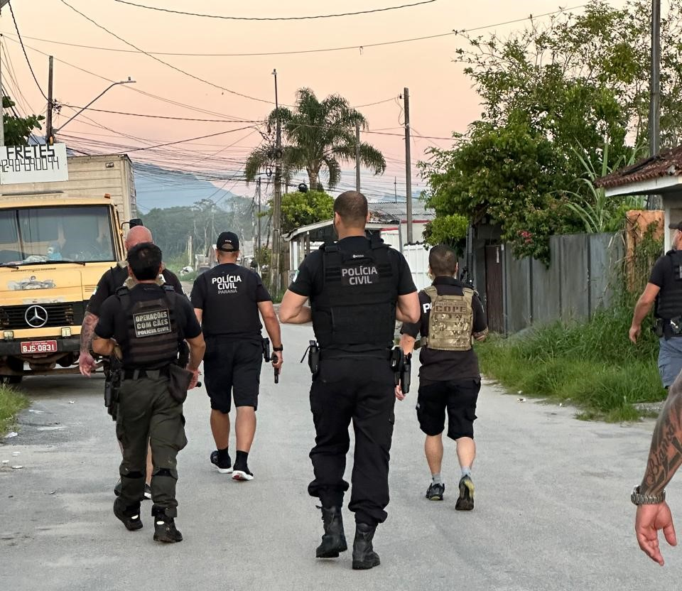 PCPR, PMPR e Polícia Penal cumprem 13 mandados de busca e apreensão contra o tráfico de drogas no Litoral