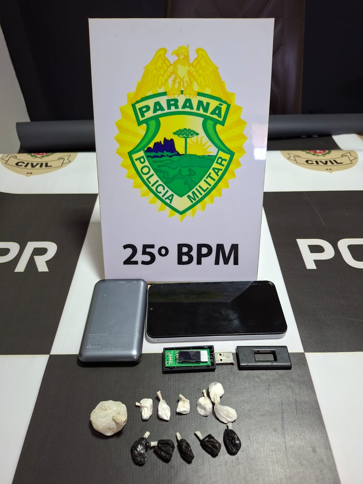 PCPR e PMPR prendem homem em flagrante por tráfico de drogas e violação de dispositivo de monitoração eletrônica em Alto Piquiri