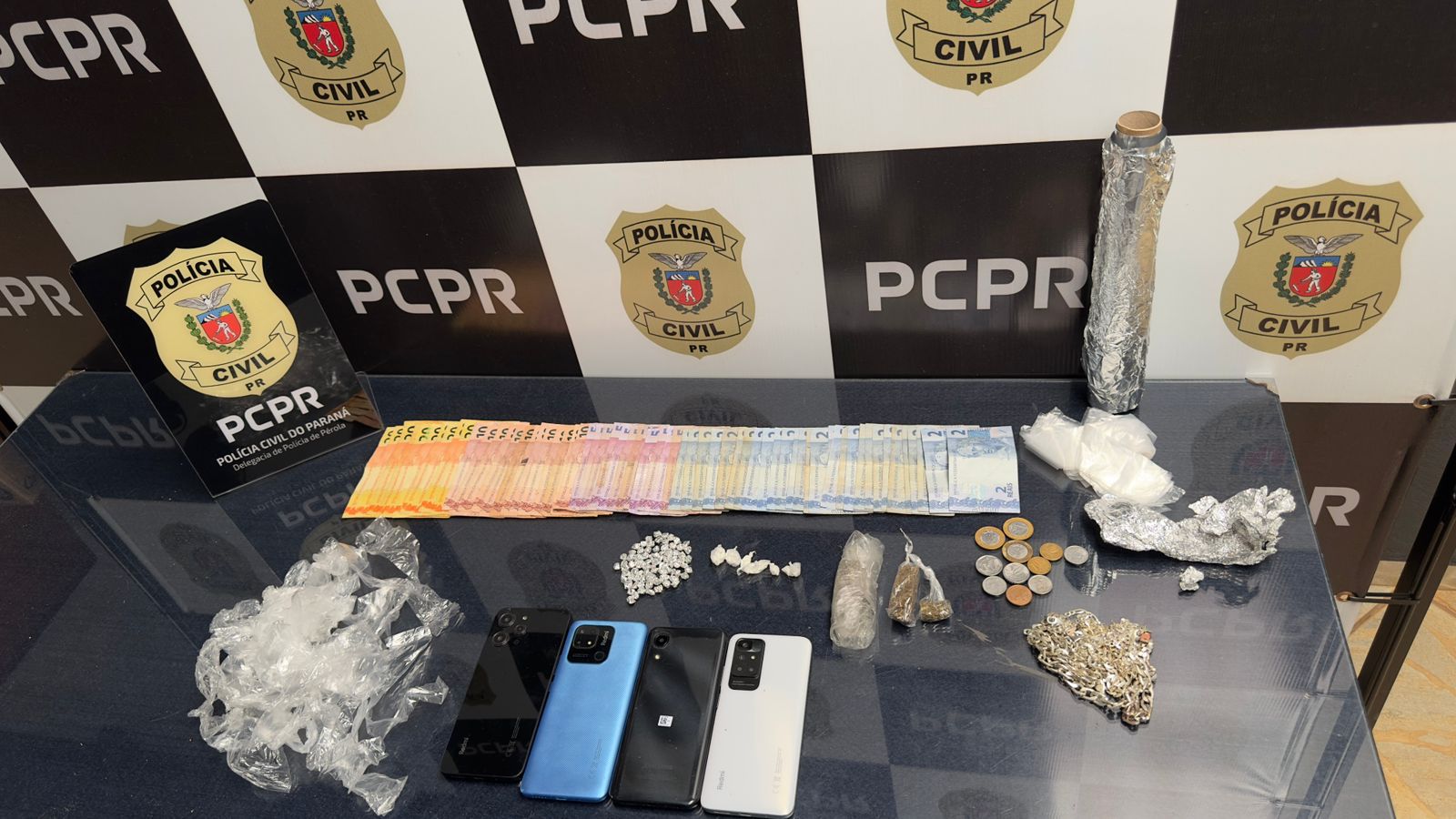 PCPR e PMPR prendem casal e apreendem drogas e aves silvestres em Pérola 