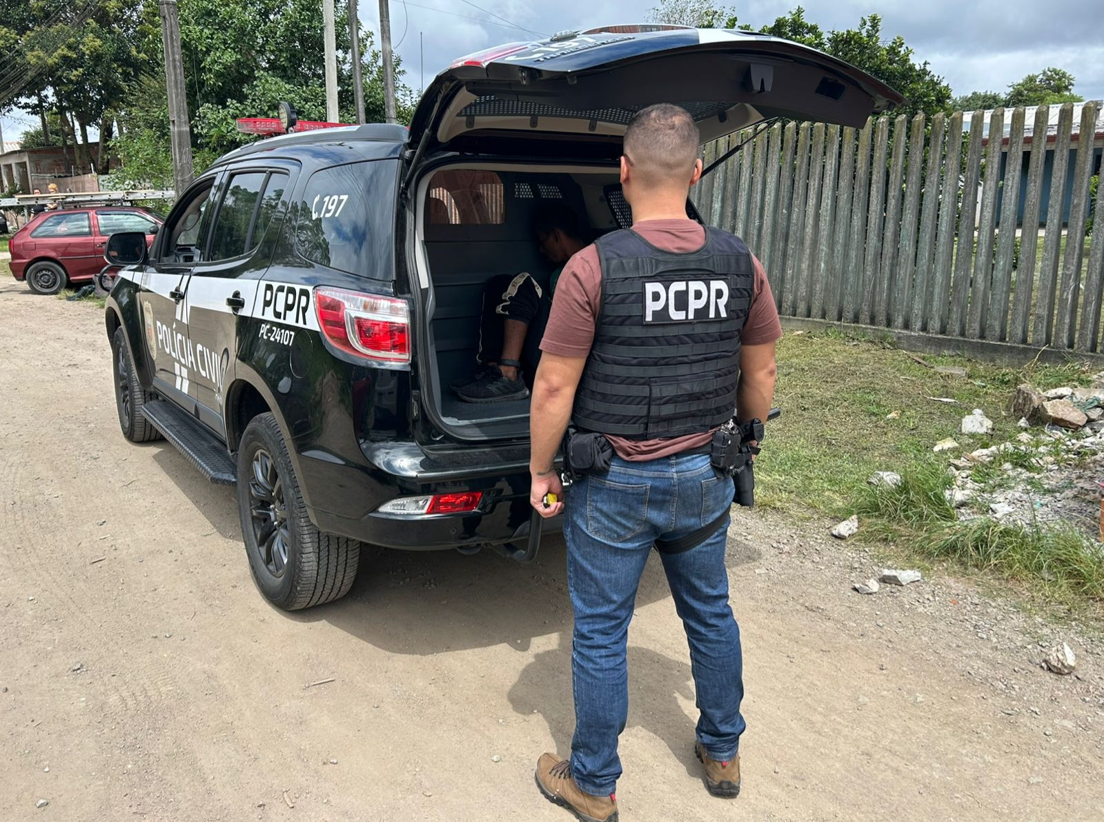 PCPR prende duas pessoas por tráfico de drogas em Piraquara