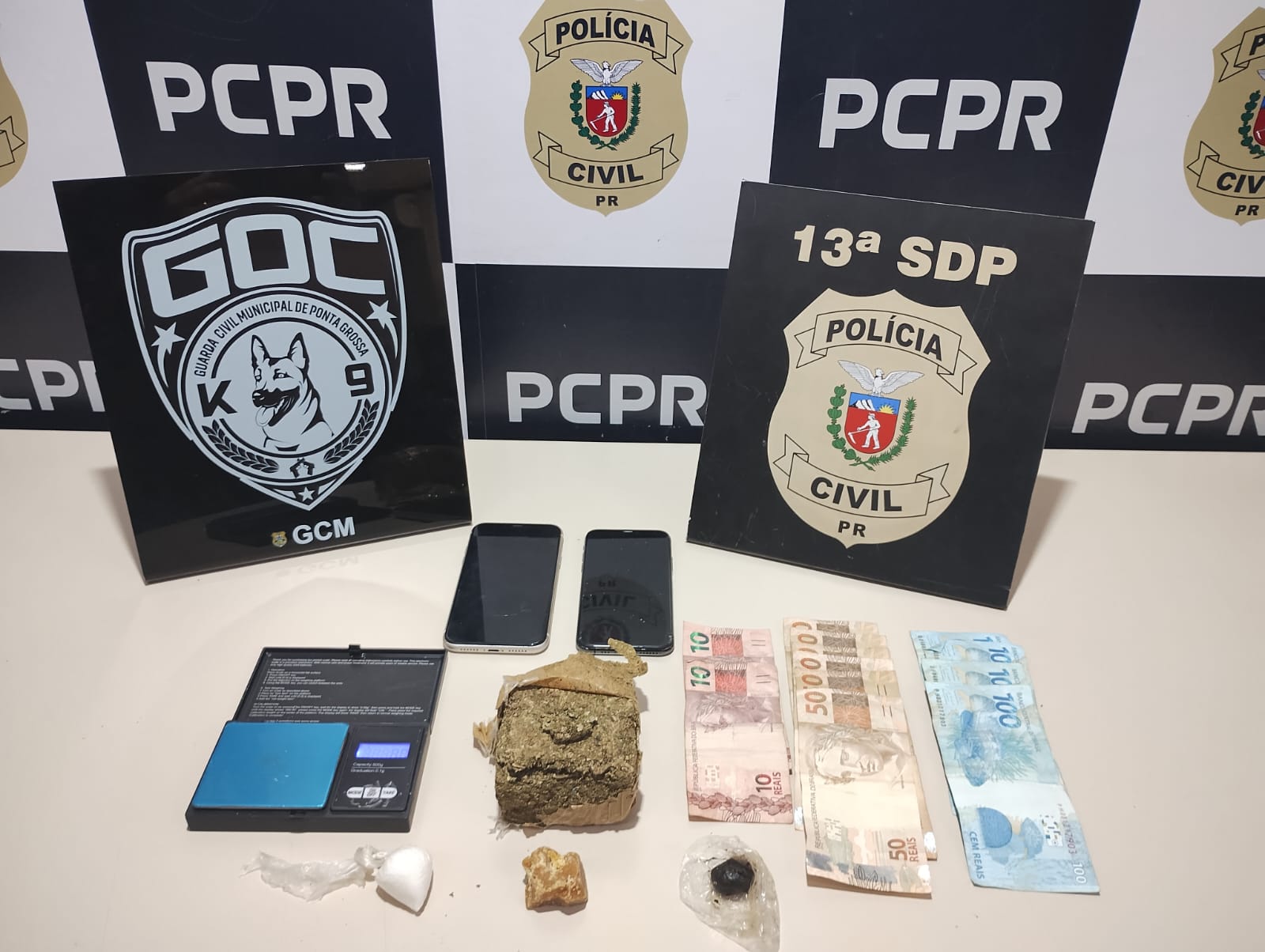 PCPR e GCM prendem homem em flagrante por tráfico de drogas em Ponta Grossa