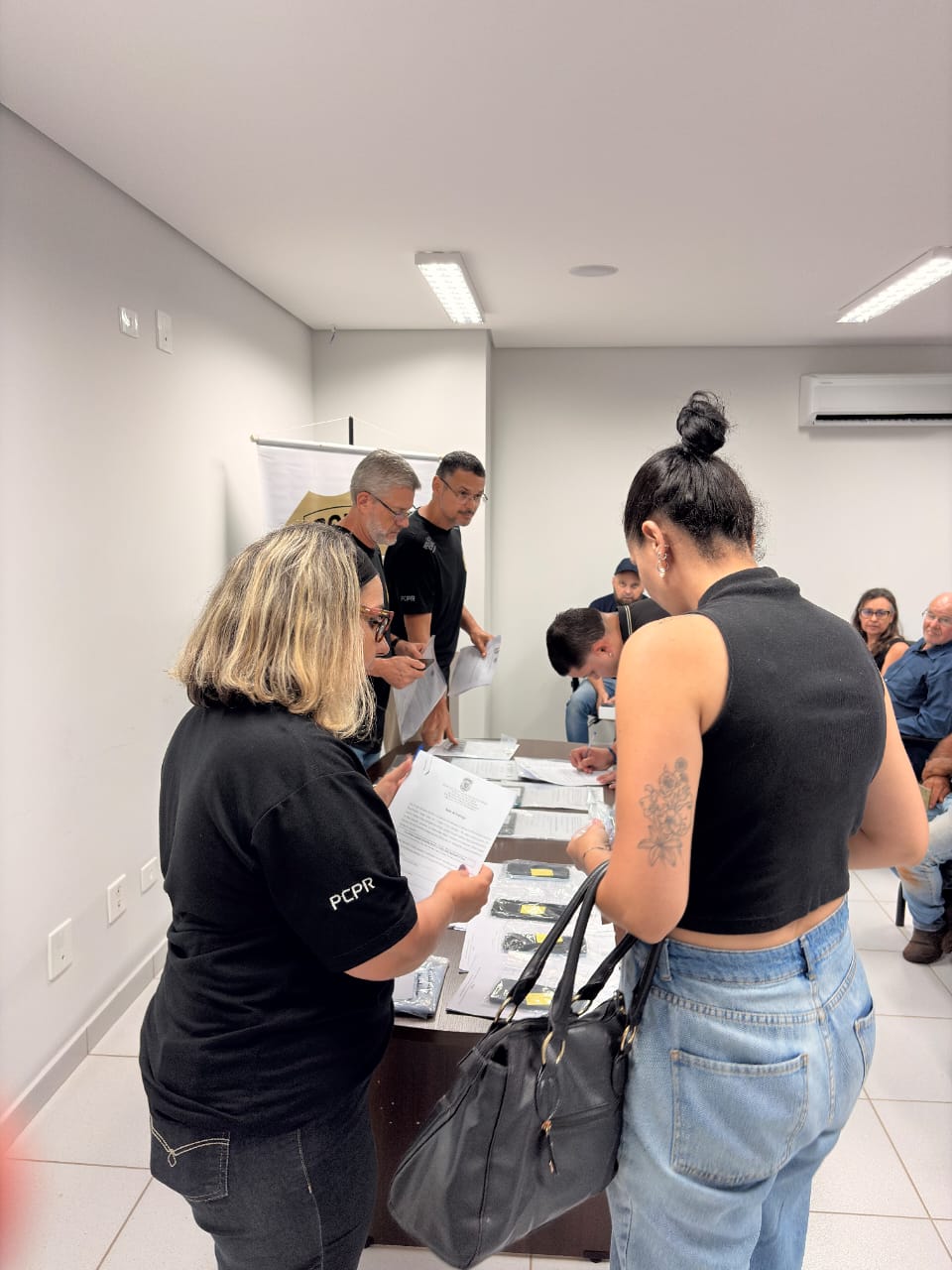 PCPR realiza entrega de aparelhos celulares recuperados em investigação em Maringá