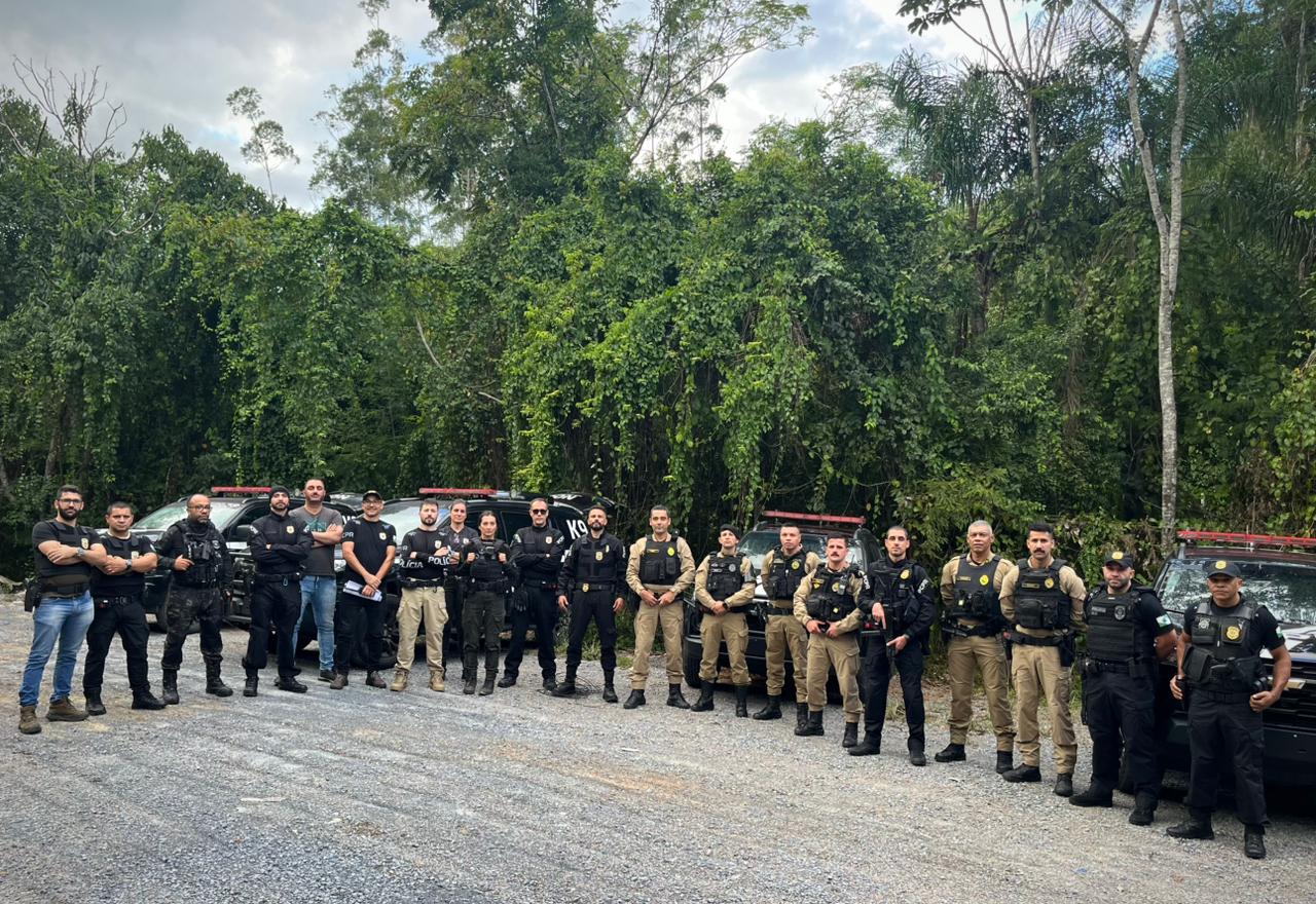 PCPR e PMPR prendem quatro pessoas durante ação contra o tráfico de drogas em Cerro Azul 